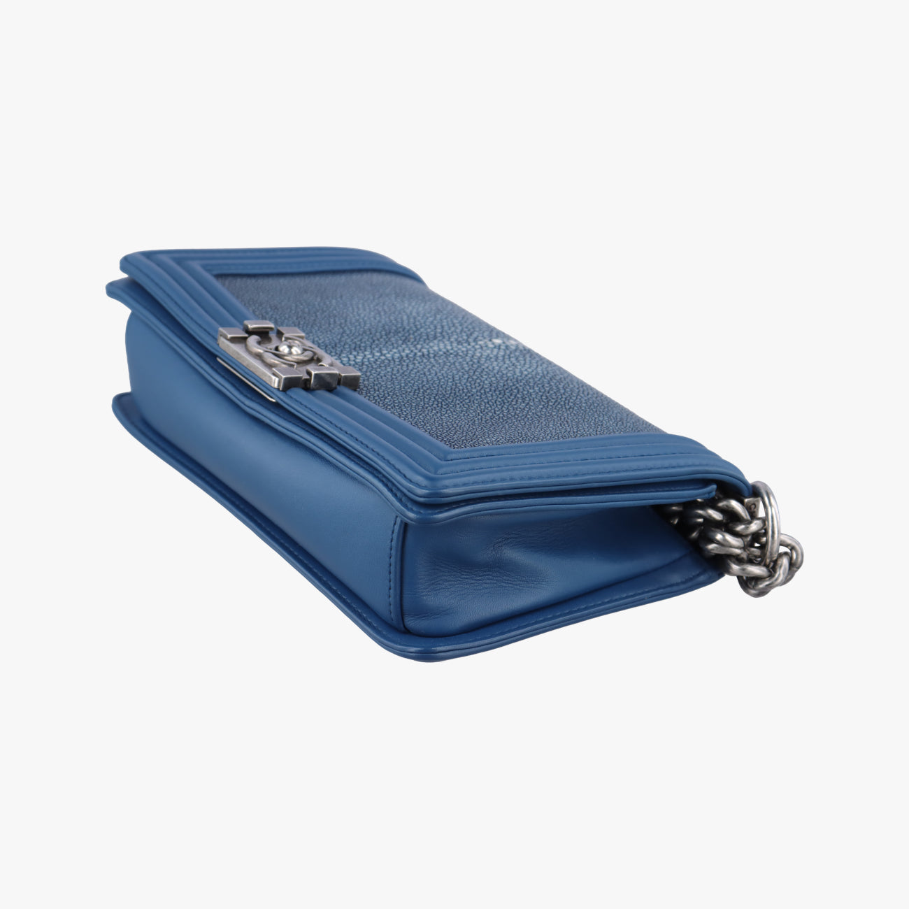 BOY CHANELBluePearlfish skin×leatherA6713816706579ボーイシャネルブルーパールフィッシュスキン×レザーA6713816706579