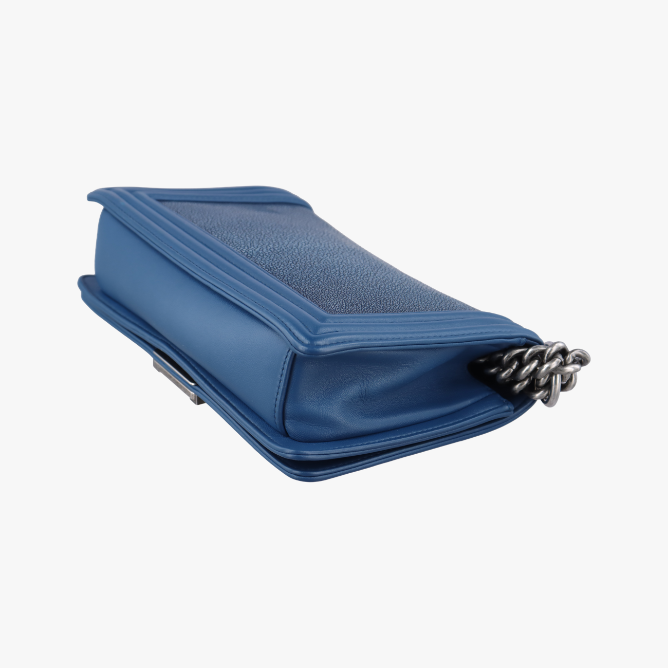 BOY CHANELBluePearlfish skin×leatherA6713816706579ボーイシャネルブルーパールフィッシュスキン×レザーA6713816706579