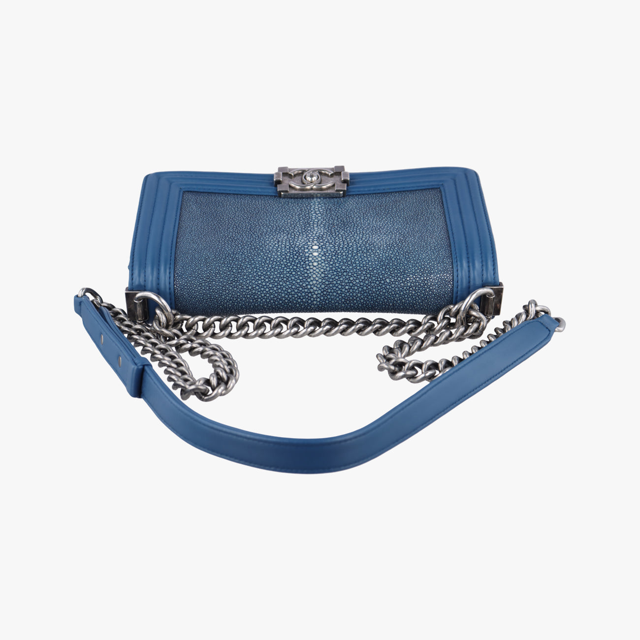 BOY CHANELBluePearlfish skin×leatherA6713816706579ボーイシャネルブルーパールフィッシュスキン×レザーA6713816706579