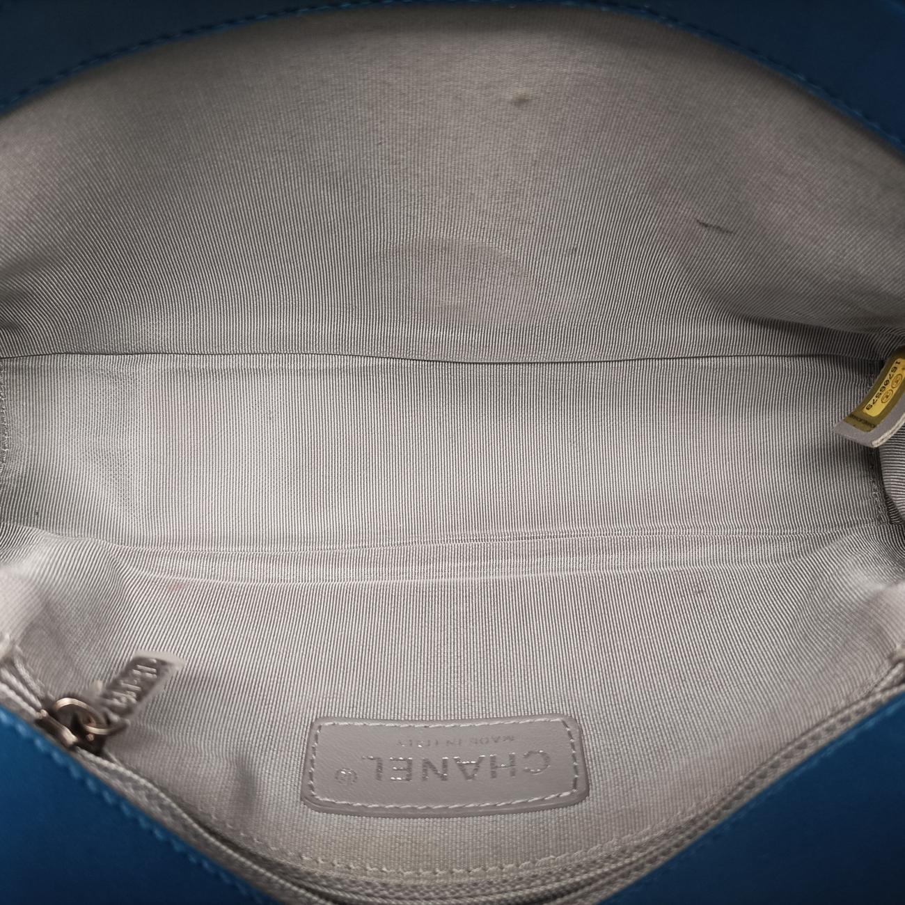 BOY CHANELBluePearlfish skin×leatherA6713816706579ボーイシャネルブルーパールフィッシュスキン×レザーA6713816706579