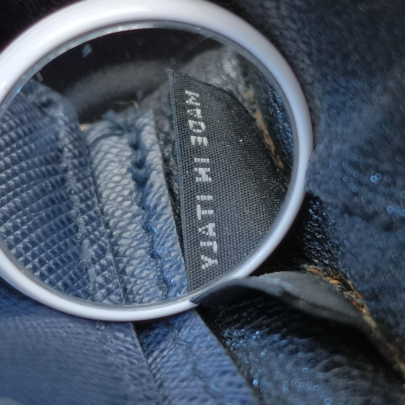 Studded CrossbodyBlack×NavySaffiano LeatherBT0970180スタッズクロスボディブラック×ネイビーサフィアーノレザーBT0970180