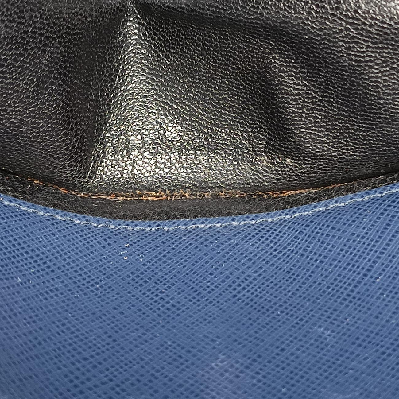 Studded CrossbodyBlack×NavySaffiano LeatherBT0970180スタッズクロスボディブラック×ネイビーサフィアーノレザーBT0970180