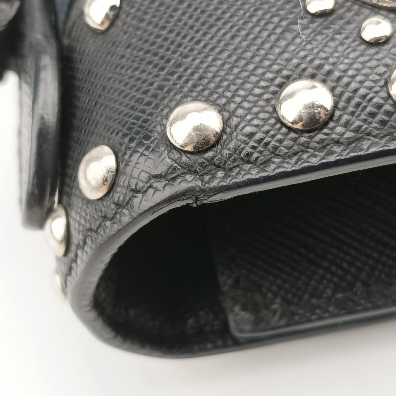 Studded CrossbodyBlack×NavySaffiano LeatherBT0970180スタッズクロスボディブラック×ネイビーサフィアーノレザーBT0970180