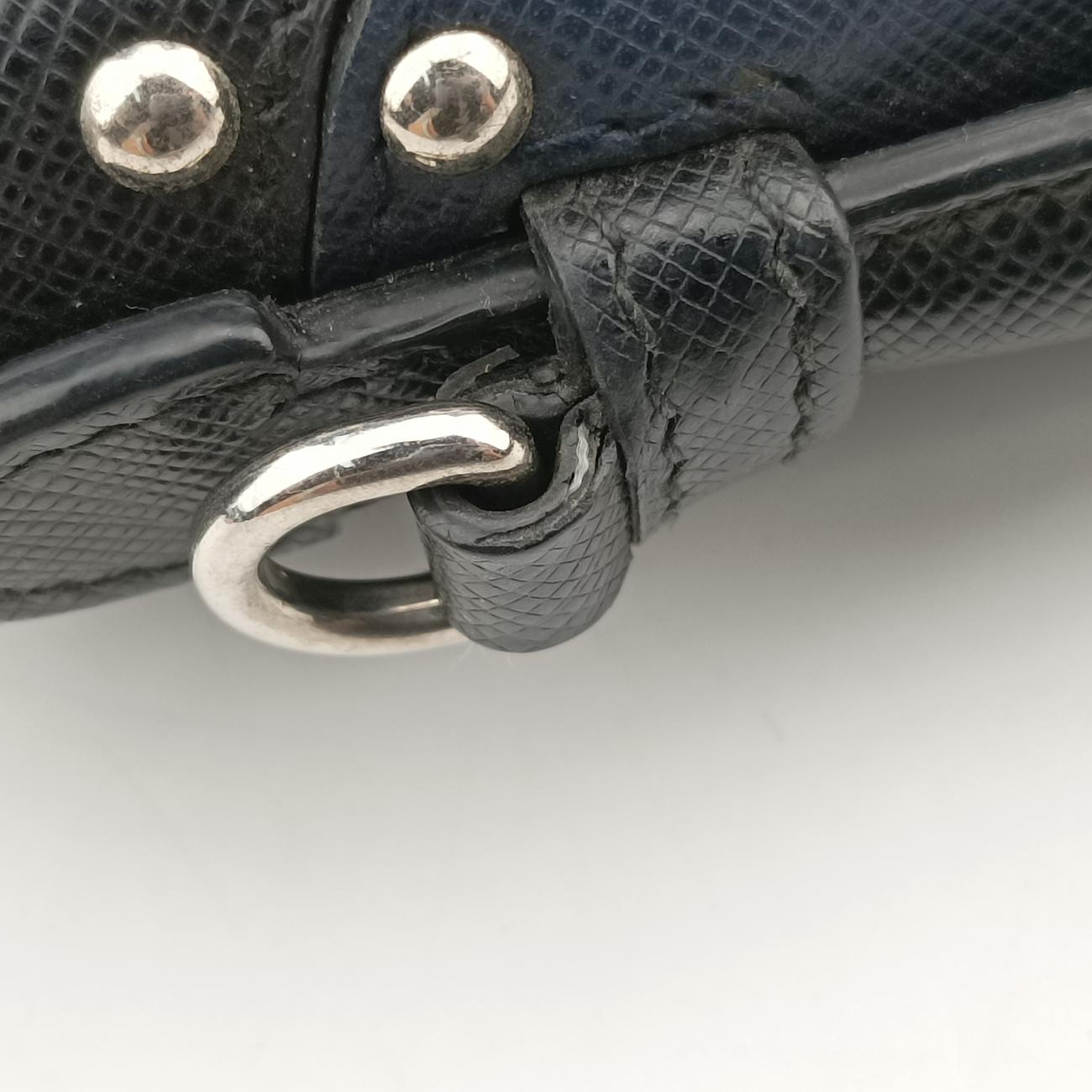 Studded CrossbodyBlack×NavySaffiano LeatherBT0970180スタッズクロスボディブラック×ネイビーサフィアーノレザーBT0970180