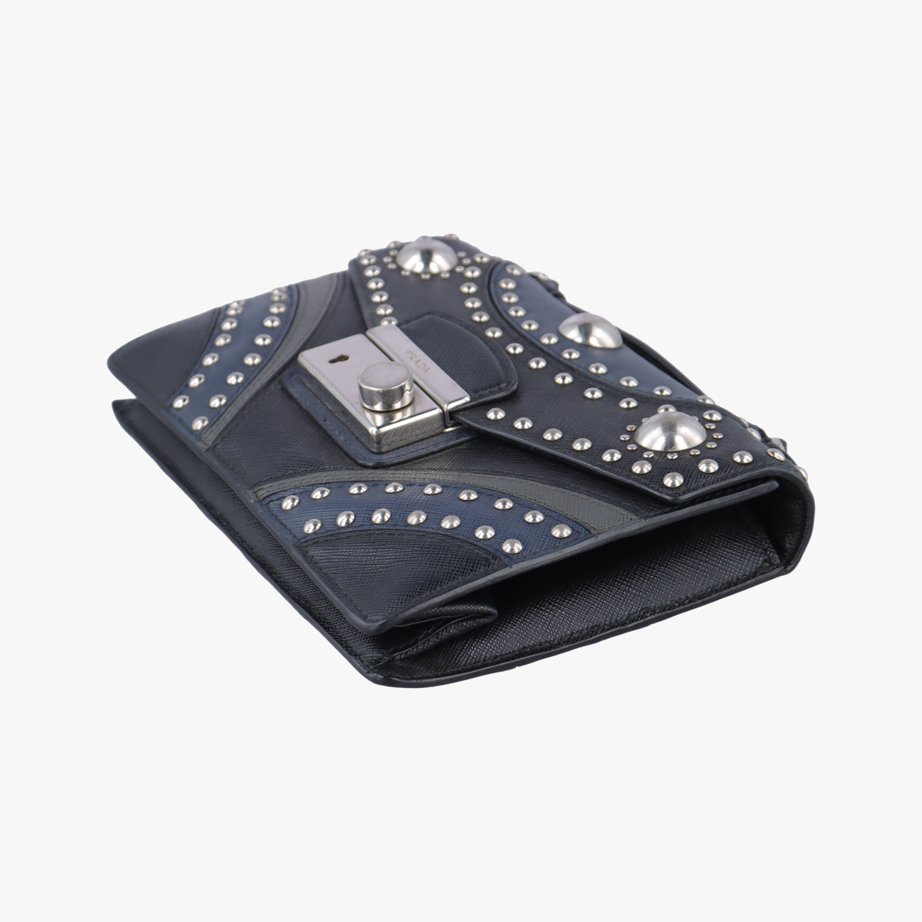 Studded CrossbodyBlack×NavySaffiano LeatherBT0970180スタッズクロスボディブラック×ネイビーサフィアーノレザーBT0970180