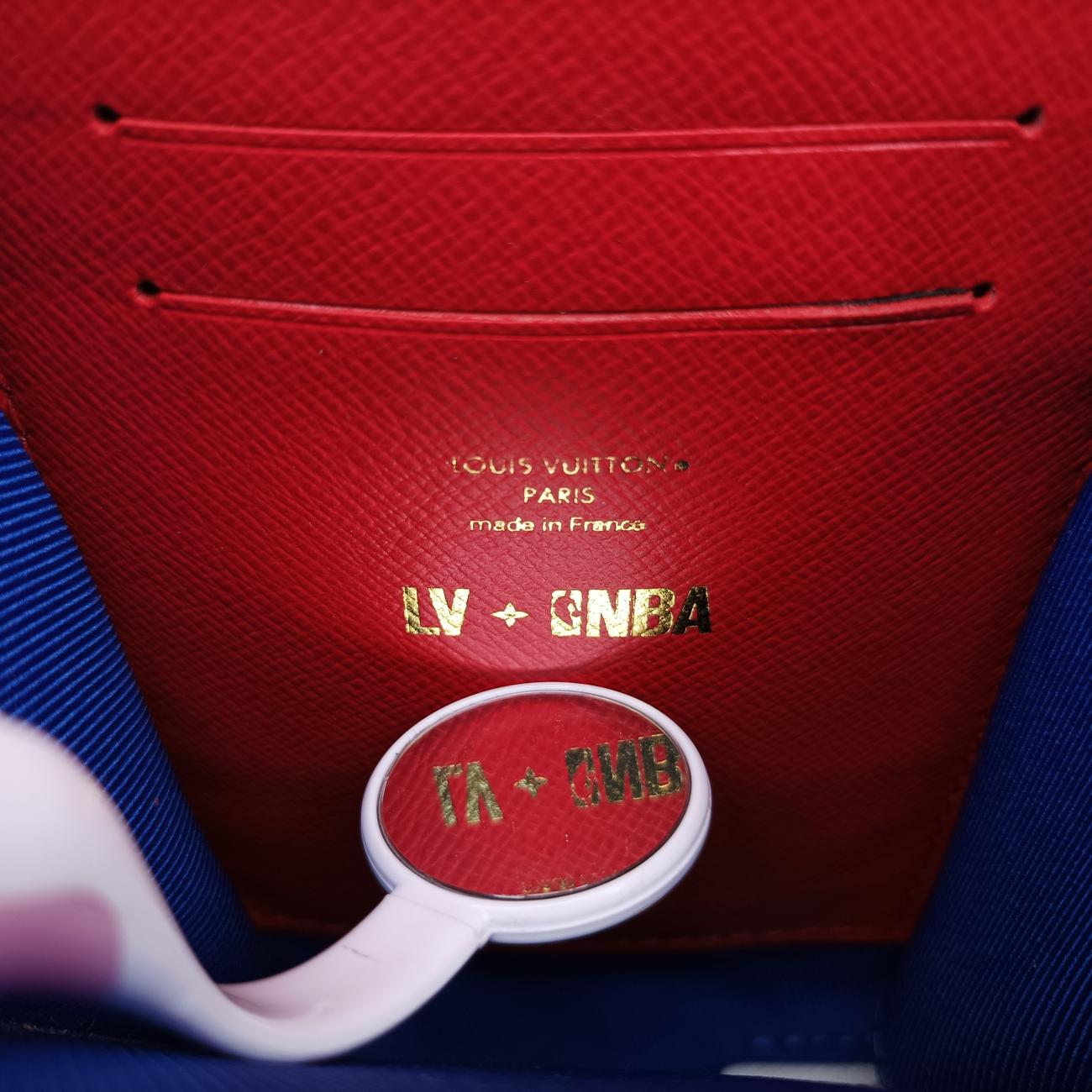 Soft Trunk Phone BoxBrown x WhiteMonogram Reverse CanvasM80102TJ4240 ICチップソフトトランク フォーンボックスモノグラム/ブラウン系× ホワイトモノグラムリバースキャンバスM80102TJ4240 ICチップ