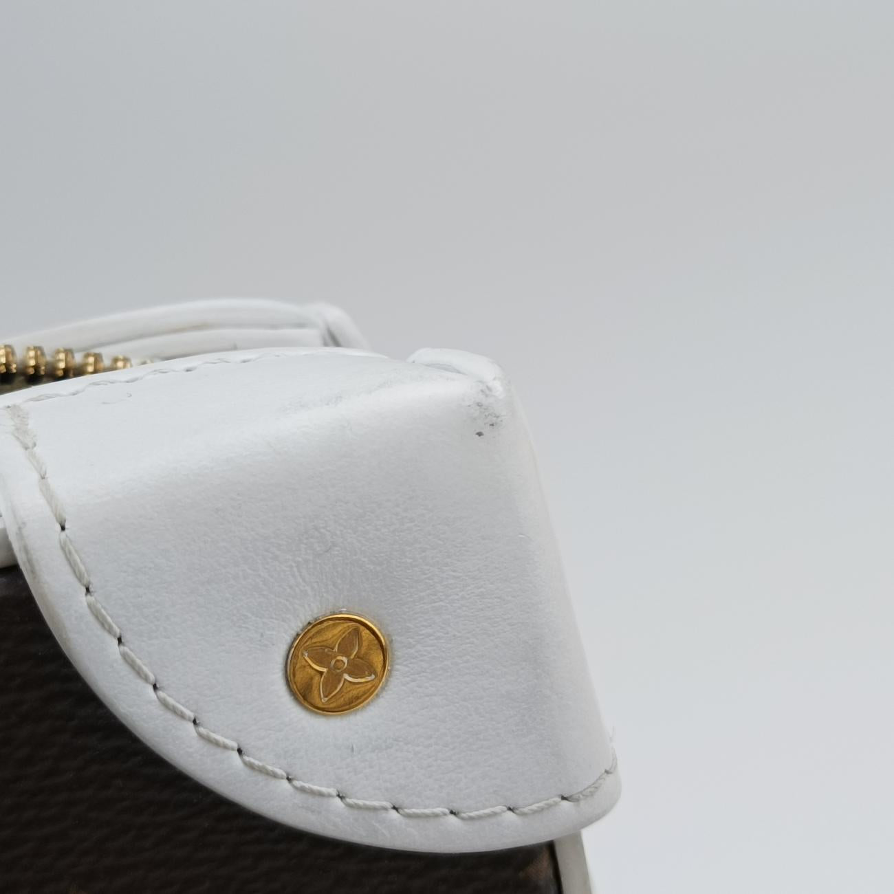 Soft Trunk Phone BoxBrown x WhiteMonogram Reverse CanvasM80102TJ4240 ICチップソフトトランク フォーンボックスモノグラム/ブラウン系× ホワイトモノグラムリバースキャンバスM80102TJ4240 ICチップ