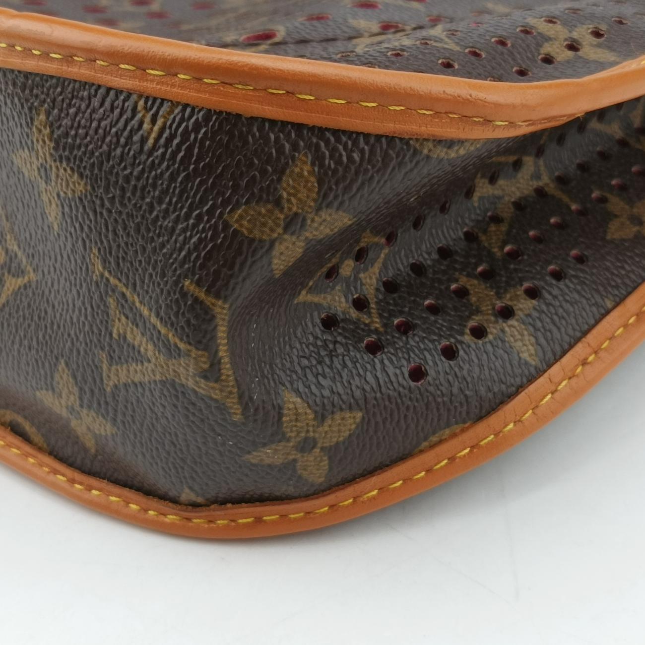 Musettebrown×FUCHSIAMonogram PerforatedM95172Lot number unknownミュゼットモノグラム/ブラウン系×フューシャモノグラム ペルフォM95172製番不明