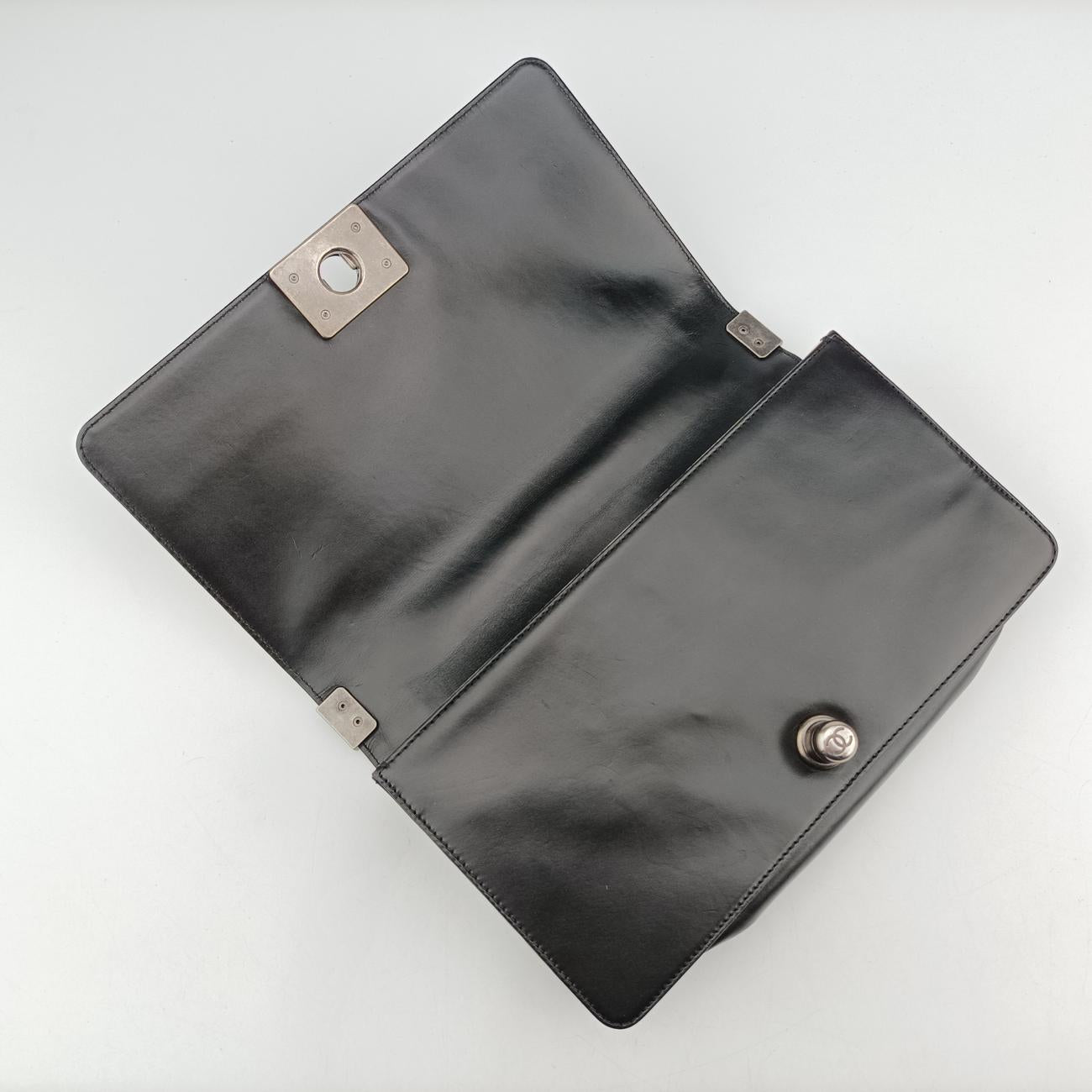 BOY CHANEL Black×white Leather A66713 15641012ボーイシャネル ブラック×ホワイト レザー A66713 15641012