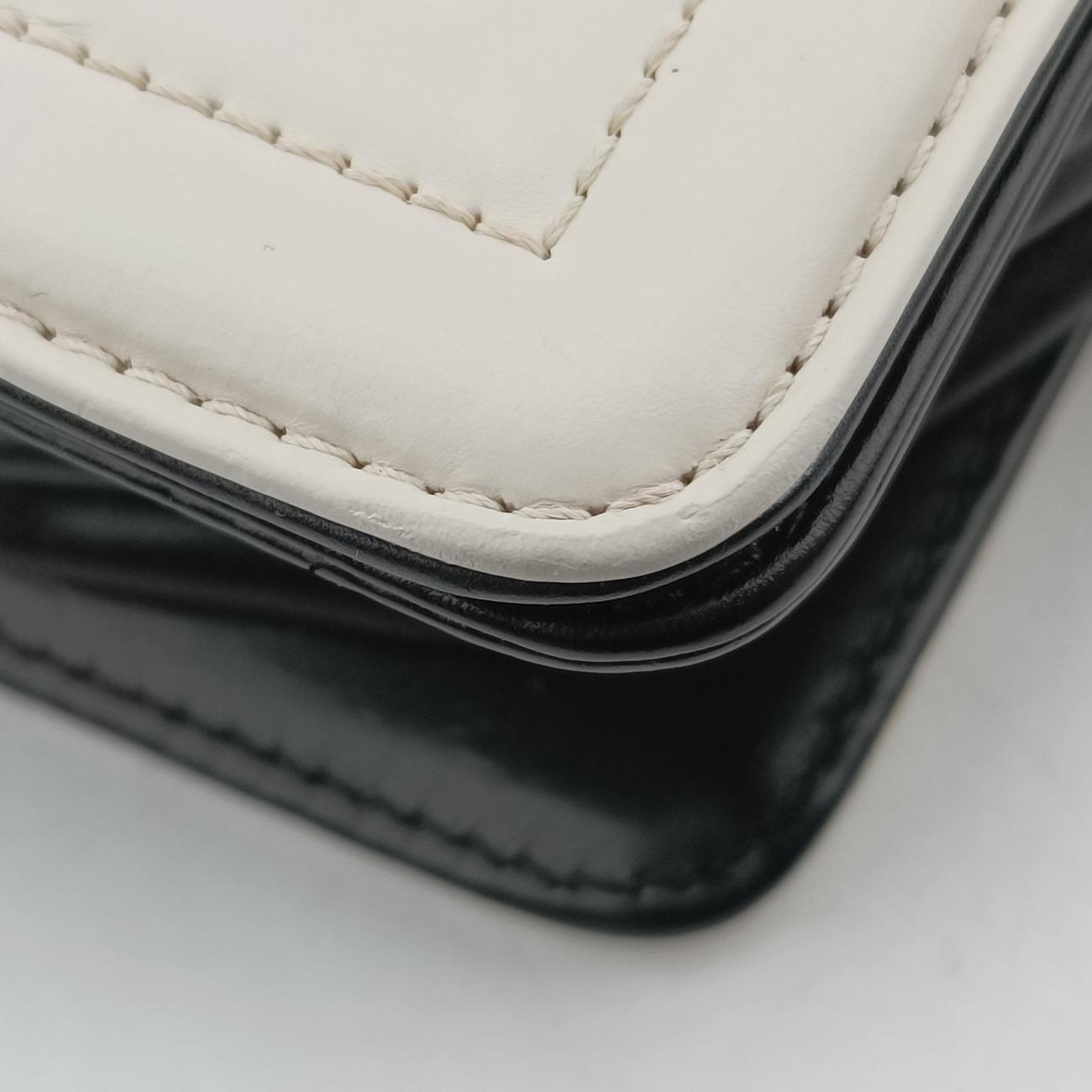 BOY CHANEL Black×white Leather A66713 15641012ボーイシャネル ブラック×ホワイト レザー A66713 15641012