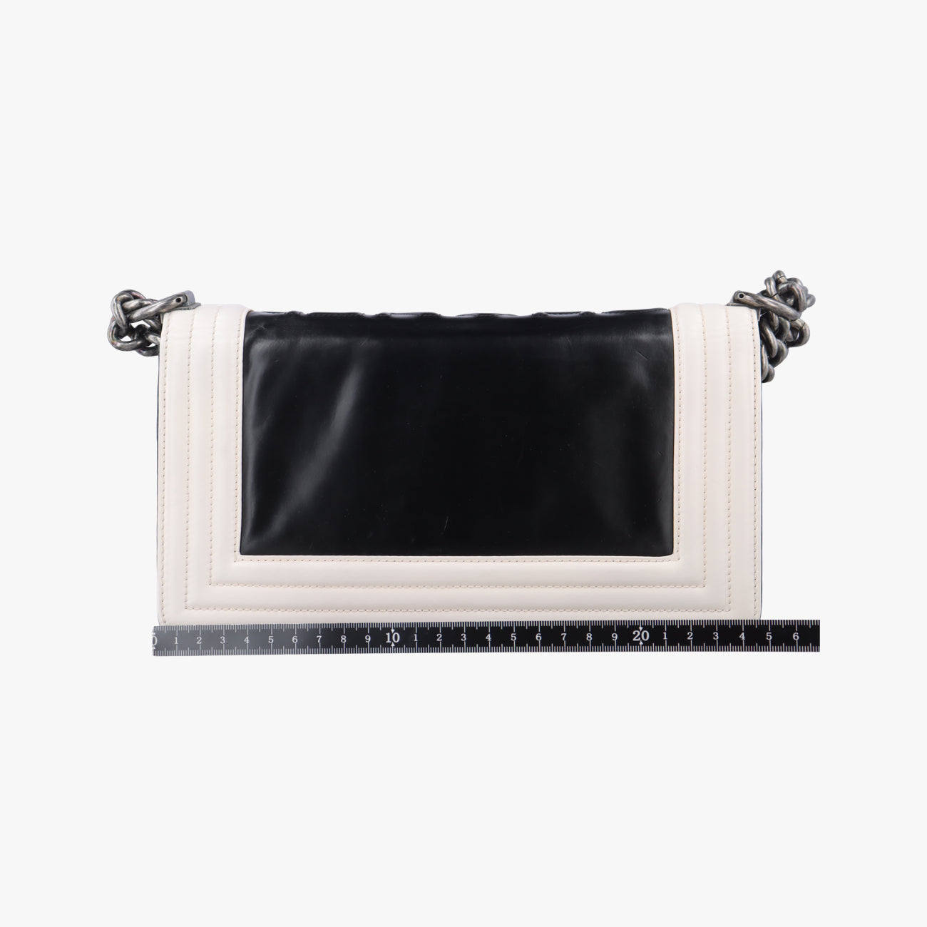 BOY CHANEL Black×white Leather A66713 15641012ボーイシャネル ブラック×ホワイト レザー A66713 15641012