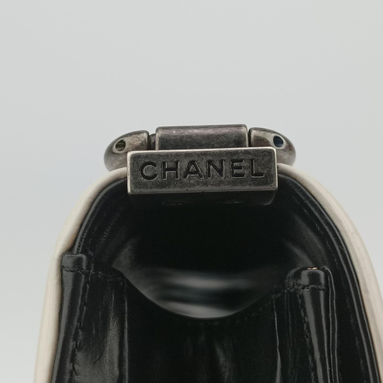 BOY CHANEL Black×white Leather A66713 15641012ボーイシャネル ブラック×ホワイト レザー A66713 15641012