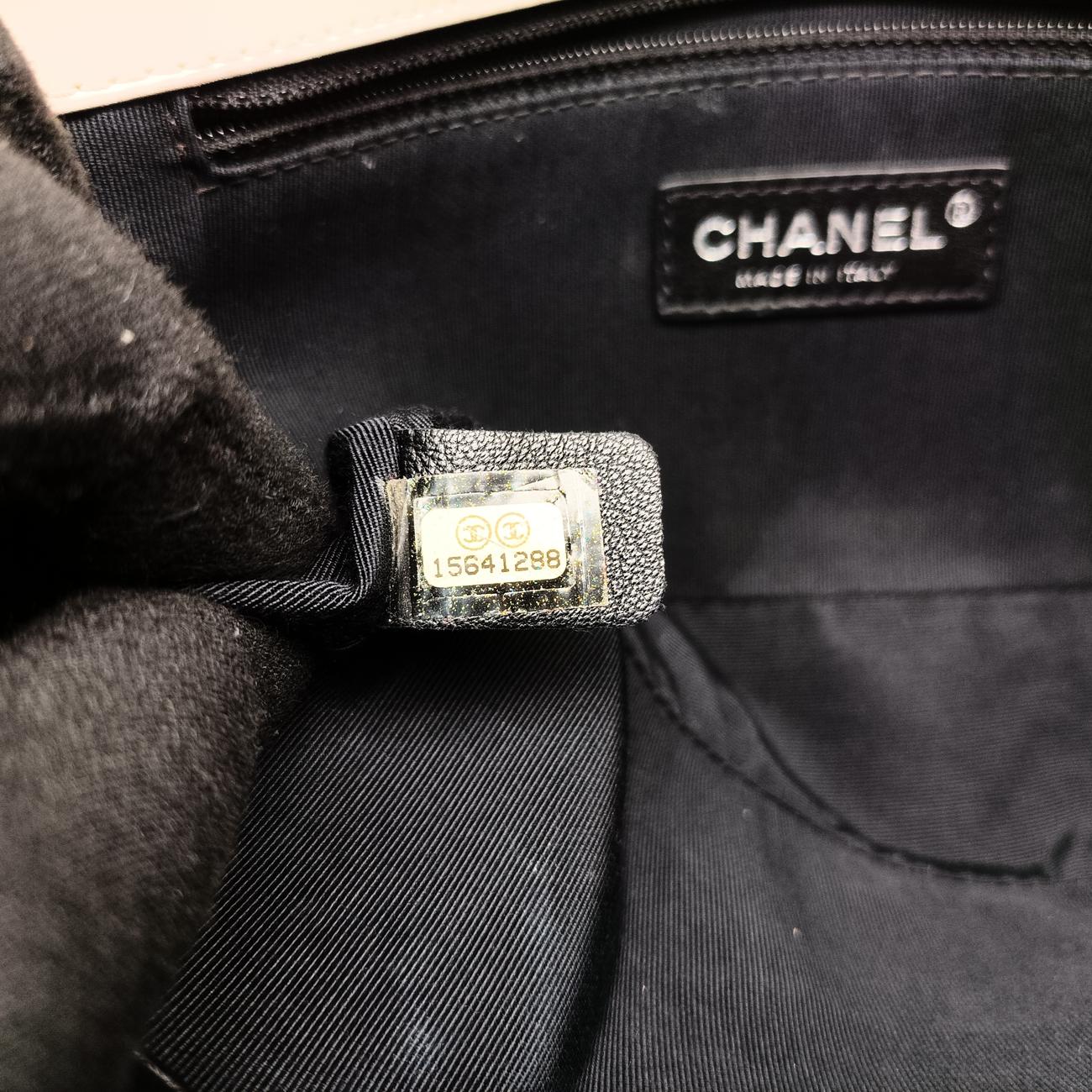 BOY CHANEL Black×white Leather 15641288ボーイシャネル ブラック×ホワイト レザー A66713 15641288