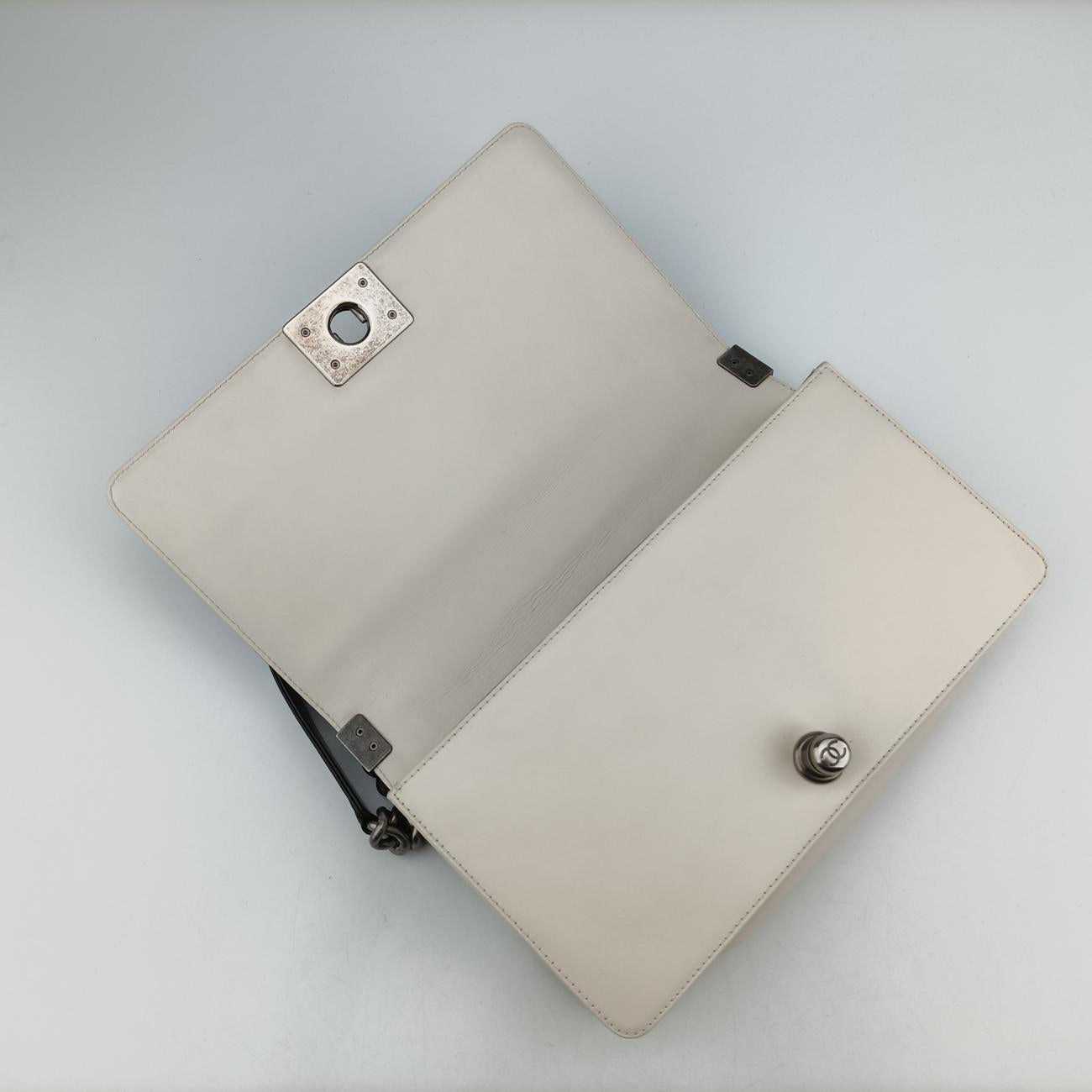 BOY CHANEL Black×white Leather 15641288ボーイシャネル ブラック×ホワイト レザー A66713 15641288