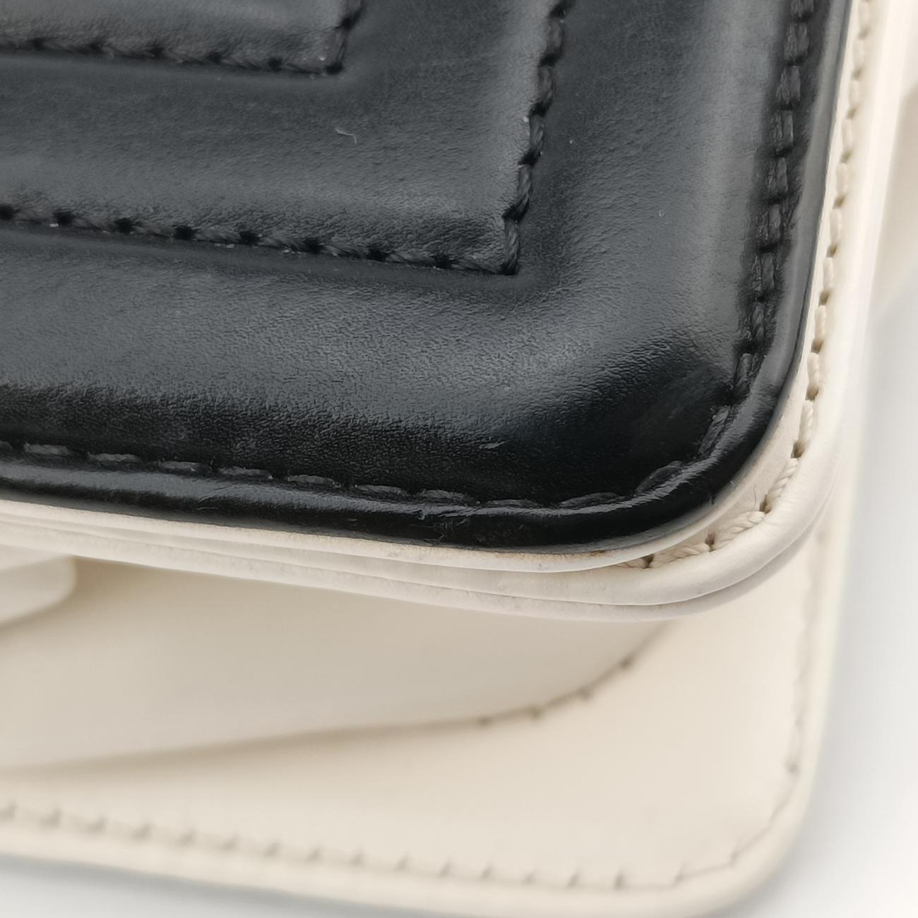 BOY CHANEL Black×white Leather 15641288ボーイシャネル ブラック×ホワイト レザー A66713 15641288