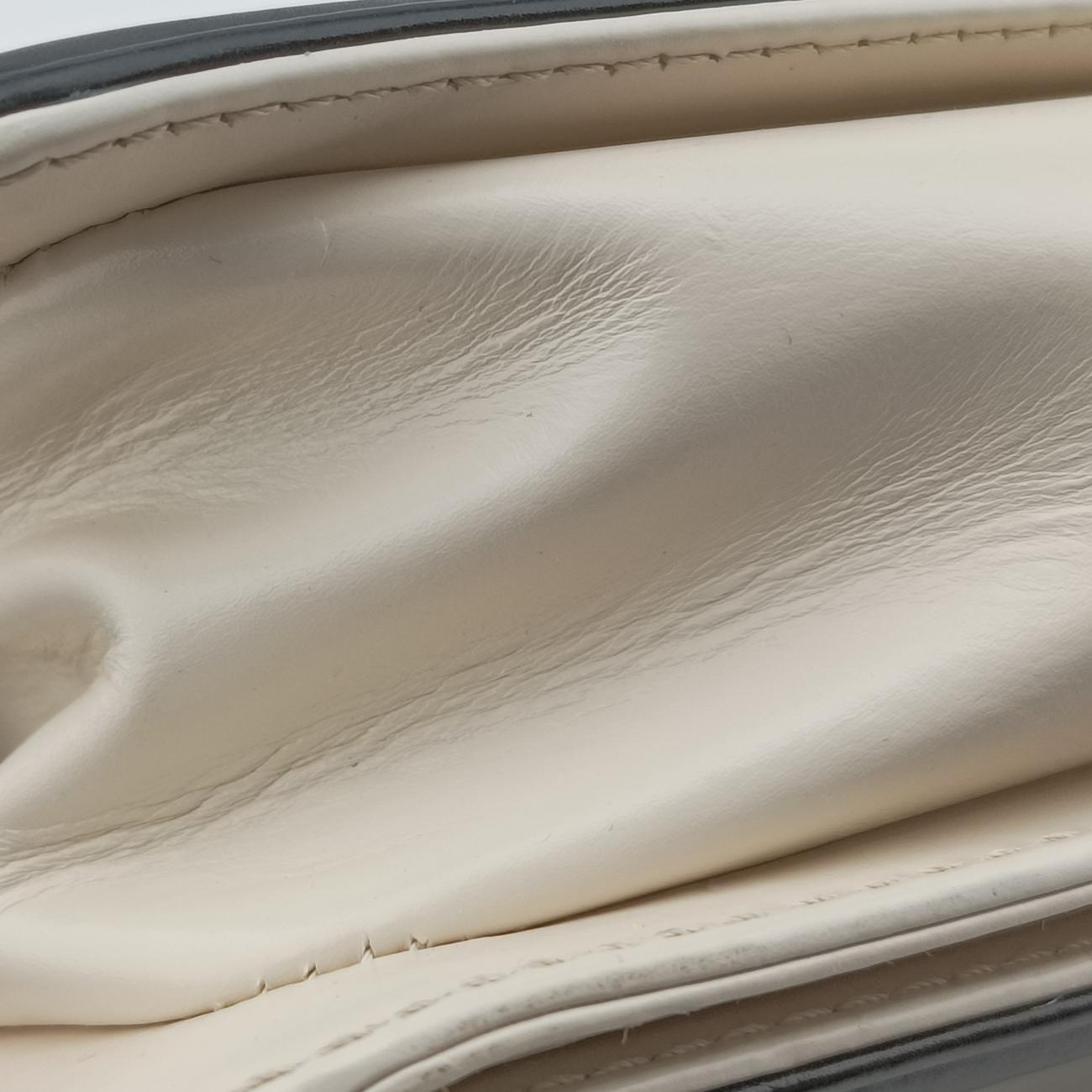 BOY CHANEL Black×white Leather 15641288ボーイシャネル ブラック×ホワイト レザー A66713 15641288