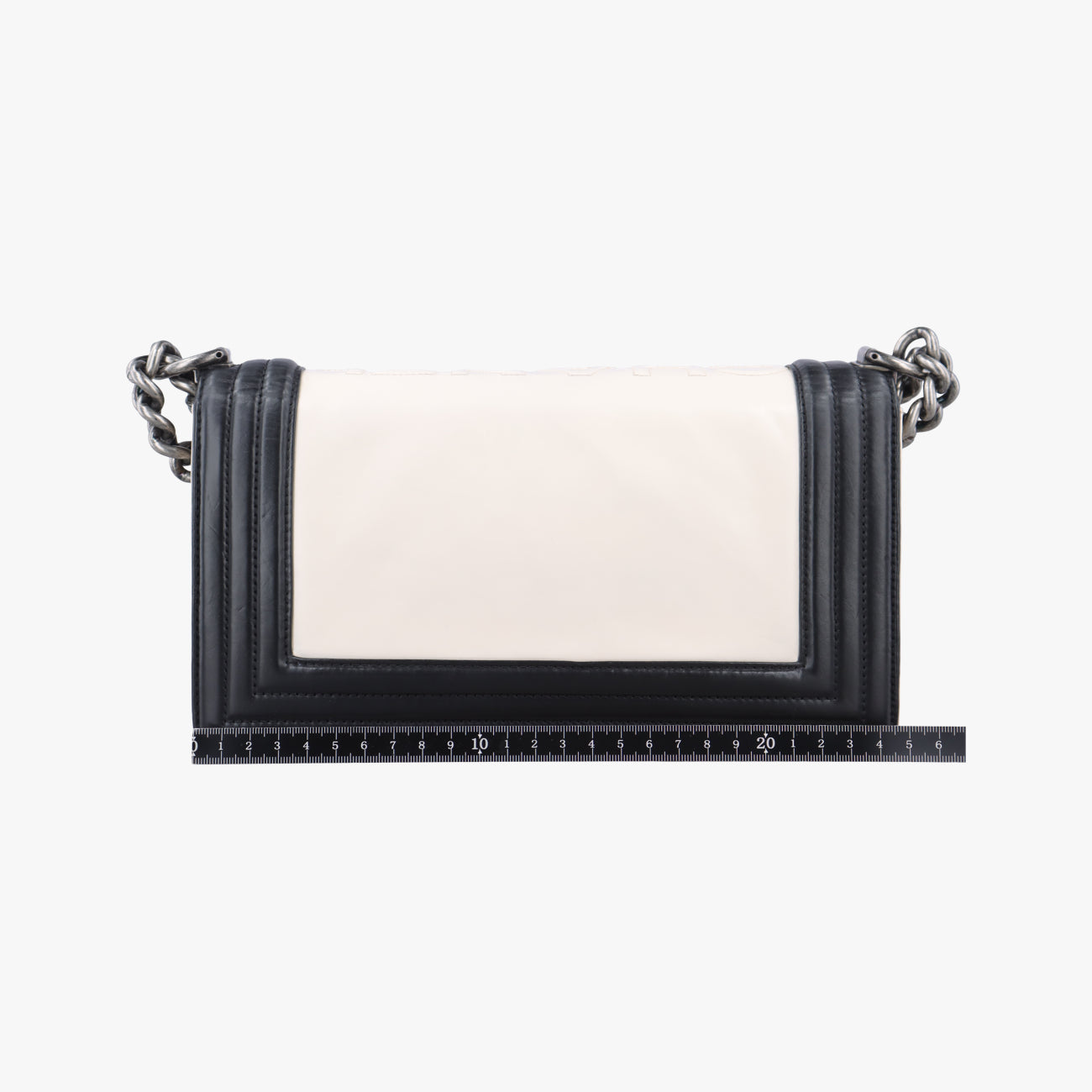 BOY CHANEL Black×white Leather 15641288ボーイシャネル ブラック×ホワイト レザー A66713 15641288