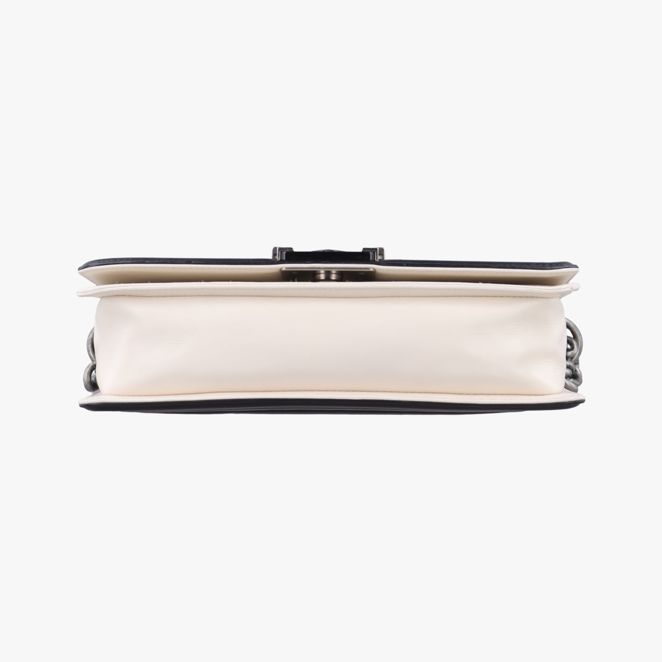 BOY CHANEL Black×white Leather 15641288ボーイシャネル ブラック×ホワイト レザー A66713 15641288