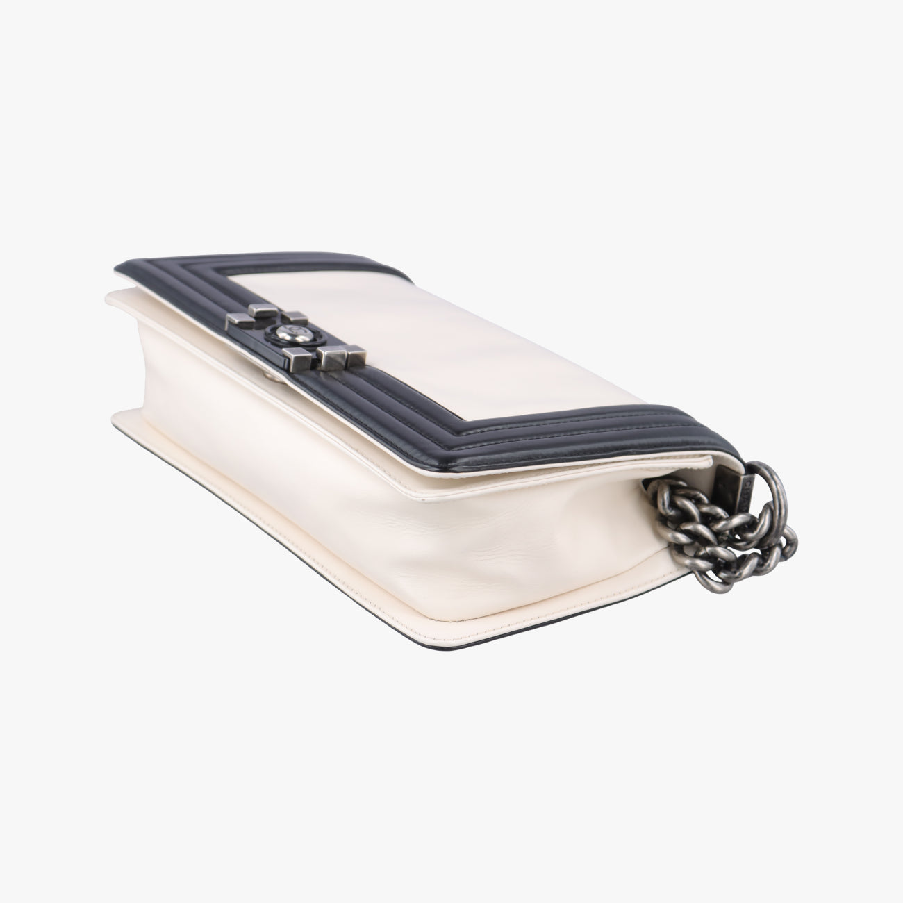 BOY CHANEL Black×white Leather 15641288ボーイシャネル ブラック×ホワイト レザー A66713 15641288