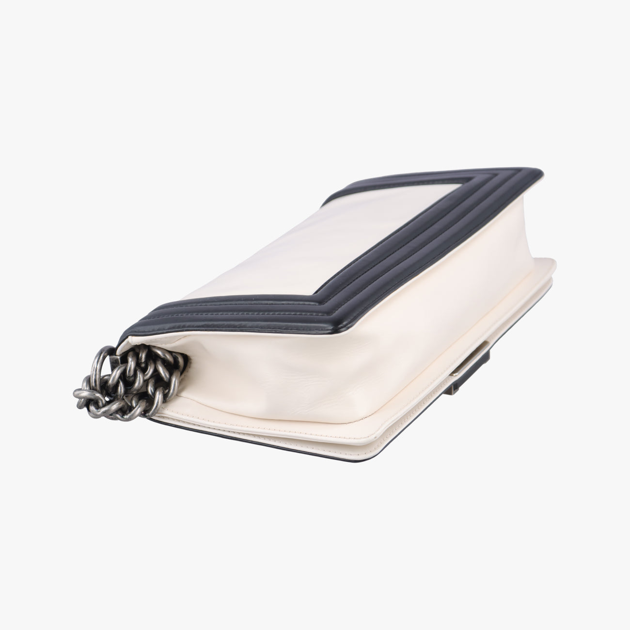 BOY CHANEL Black×white Leather 15641288ボーイシャネル ブラック×ホワイト レザー A66713 15641288