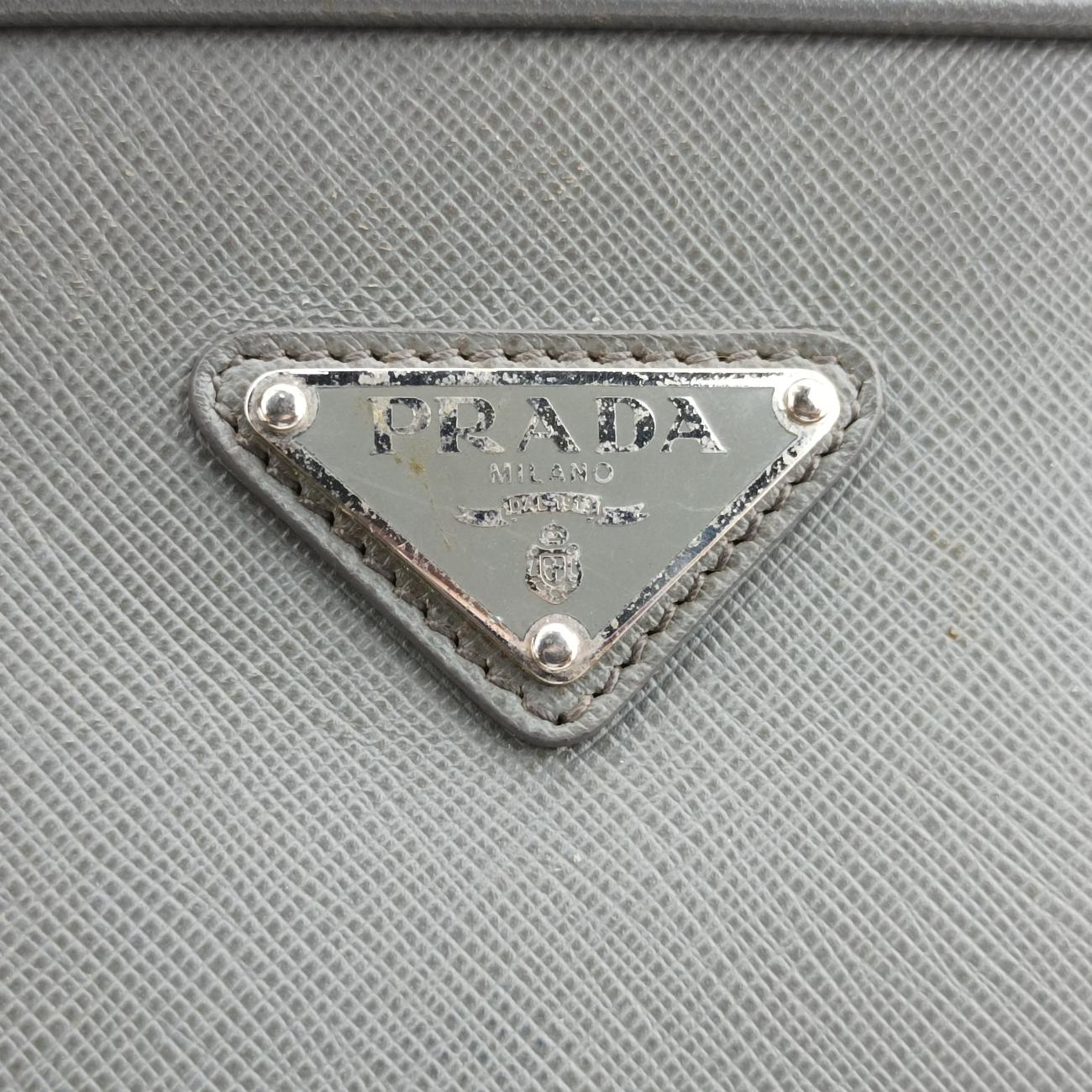 Business Briefcase Grey SAFFIANO Leather 2VE011 7 Dビジネス ブリーフケース グレー サフィアーノレザー 2VE011 7 D