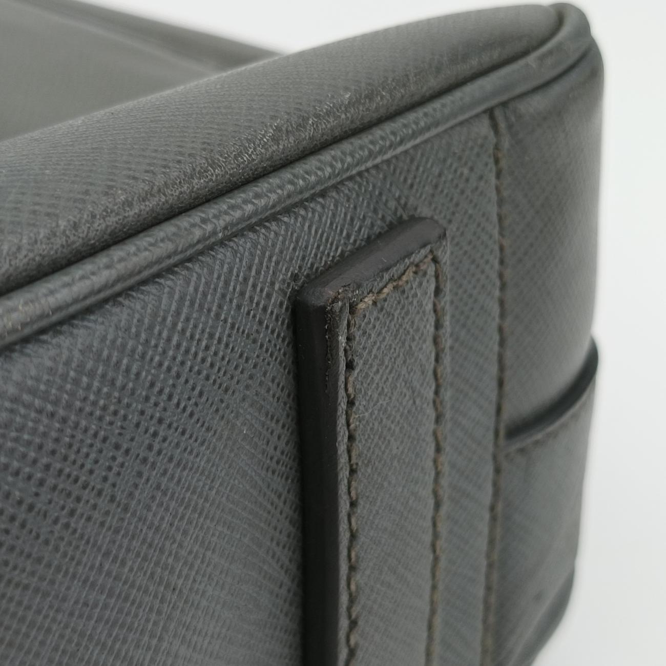 Business Briefcase Grey SAFFIANO Leather 2VE011 7 Dビジネス ブリーフケース グレー サフィアーノレザー 2VE011 7 D