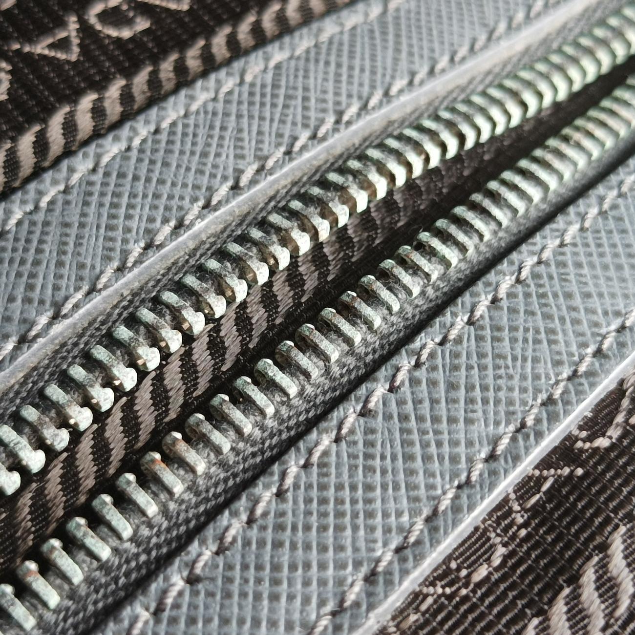 Business Briefcase Grey SAFFIANO Leather 2VE011 7 Dビジネス ブリーフケース グレー サフィアーノレザー 2VE011 7 D