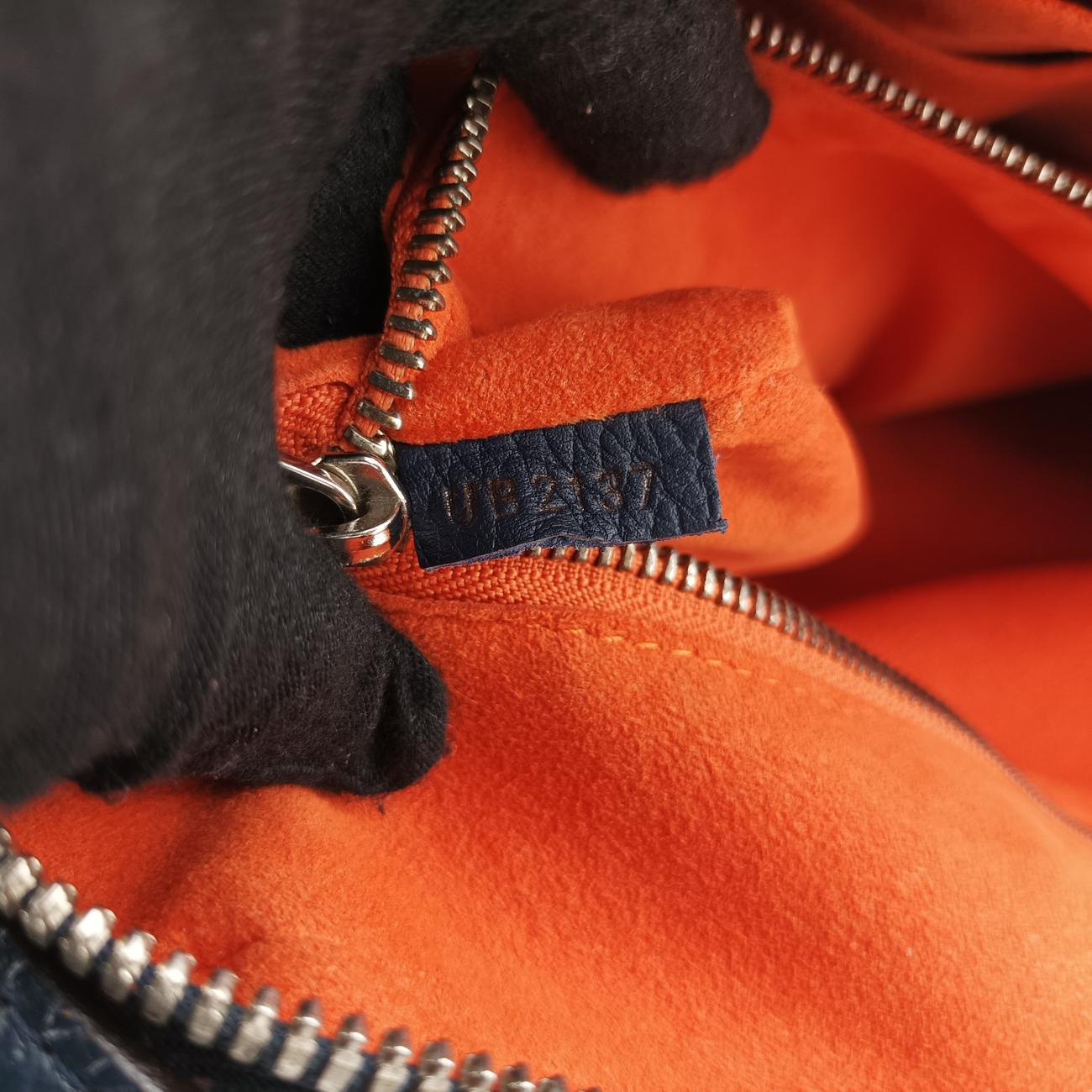 Armand Briefcase MM NAVY Taurillon leather M54380 UB2137アルマンド ブリーフケース MM ネイビー トリヨンレザー M54380 UB2137