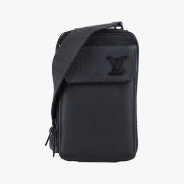 LV Aerogramme Phone PouchBlackGrained LeatherM57089MI4270 ICチップLV アエログラム フォン ポーチブラックグレインレザーM57089MI4270 ICチップ