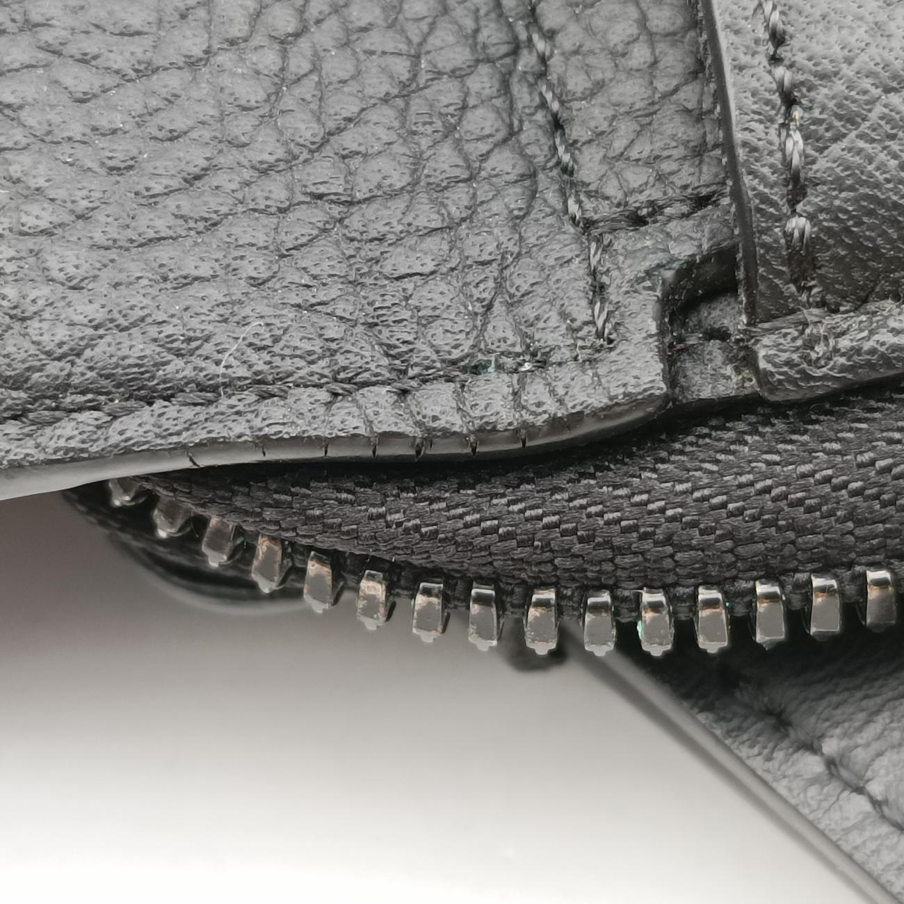LV Aerogramme Phone PouchBlackGrained LeatherM57089MI4270 ICチップLV アエログラム フォン ポーチブラックグレインレザーM57089MI4270 ICチップ