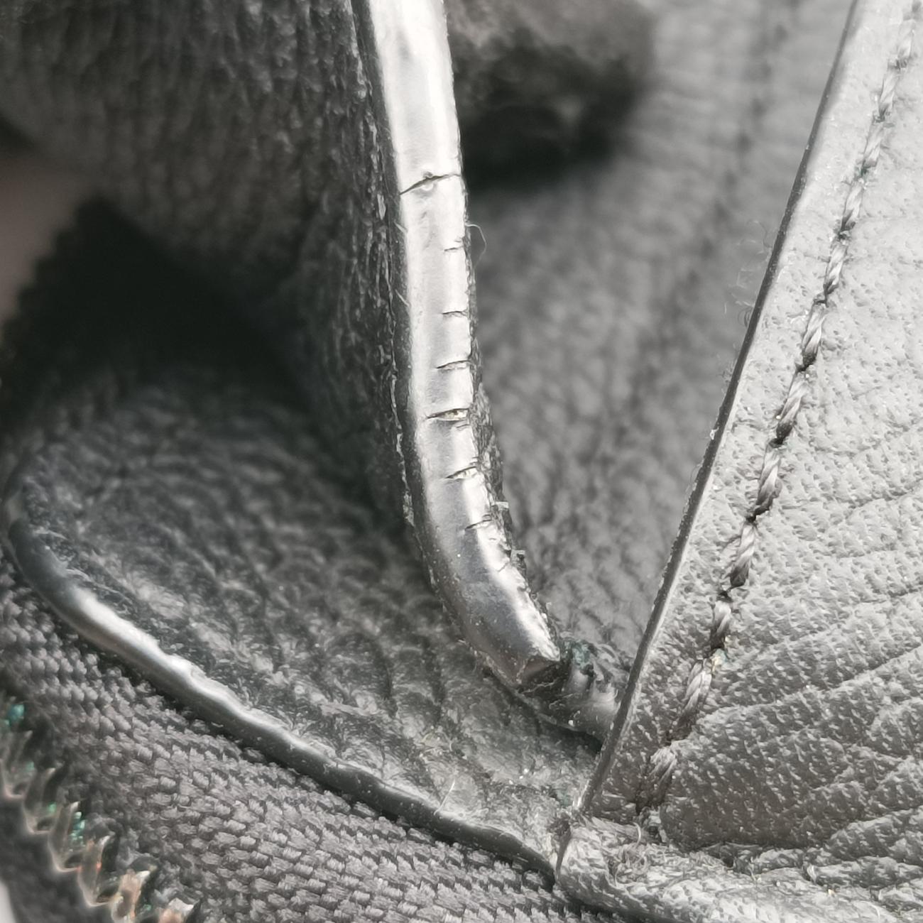 LV Aerogramme Phone PouchBlackGrained LeatherM57089MI4270 ICチップLV アエログラム フォン ポーチブラックグレインレザーM57089MI4270 ICチップ