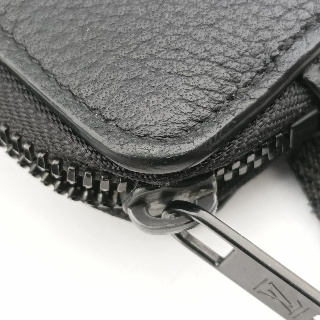 LV Aerogramme Phone PouchBlackGrained LeatherM57089MI4270 ICチップLV アエログラム フォン ポーチブラックグレインレザーM57089MI4270 ICチップ