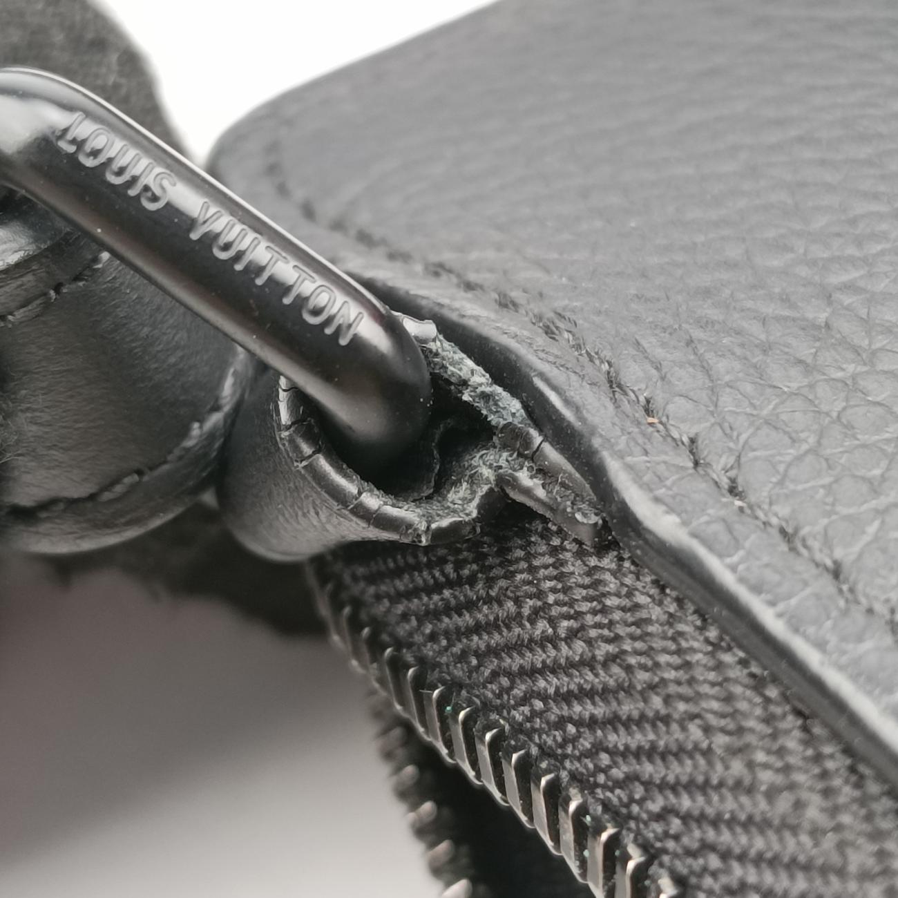 LV Aerogramme Phone PouchBlackGrained LeatherM57089MI4270 ICチップLV アエログラム フォン ポーチブラックグレインレザーM57089MI4270 ICチップ