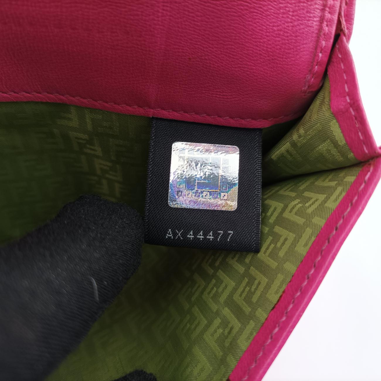 Embossed Logo Rose Leather 8M0219 2401-8M0219-YMY-089エンボス ロゴ ローズ レッド レザー 8M0219 2401-8M0219-YMY-089