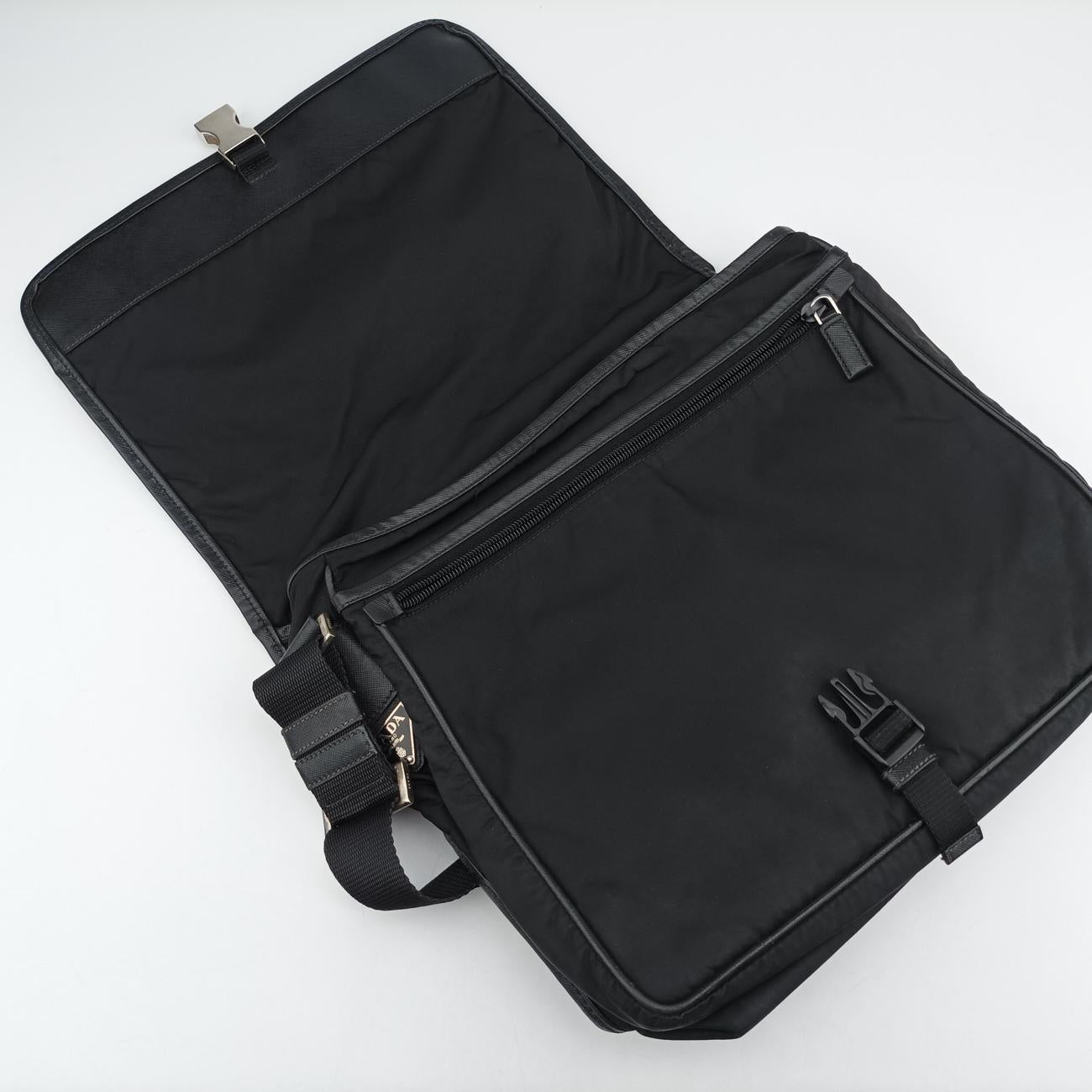 Vela Messenger Bag Black Nylon 165ヴェラ メッセンジャーバッグ ブラック ナイロン V166 165