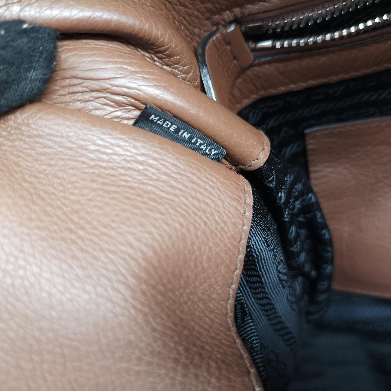 Twin Pocket Winged Tote Brown leather BN2619 7 Bツイン ポケット ウィング トート ブラウン レザー BN2619 7 B