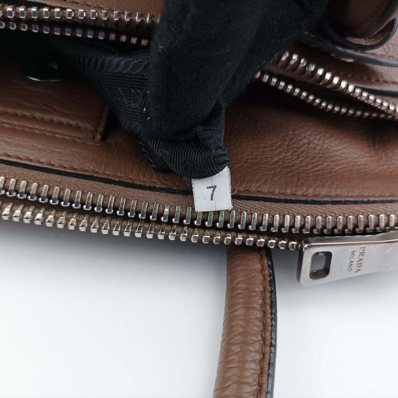 Twin Pocket Winged Tote Brown leather BN2619 7 Bツイン ポケット ウィング トート ブラウン レザー BN2619 7 B