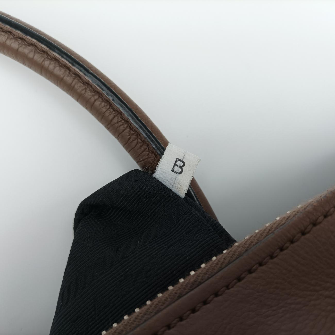 Twin Pocket Winged Tote Brown leather BN2619 7 Bツイン ポケット ウィング トート ブラウン レザー BN2619 7 B