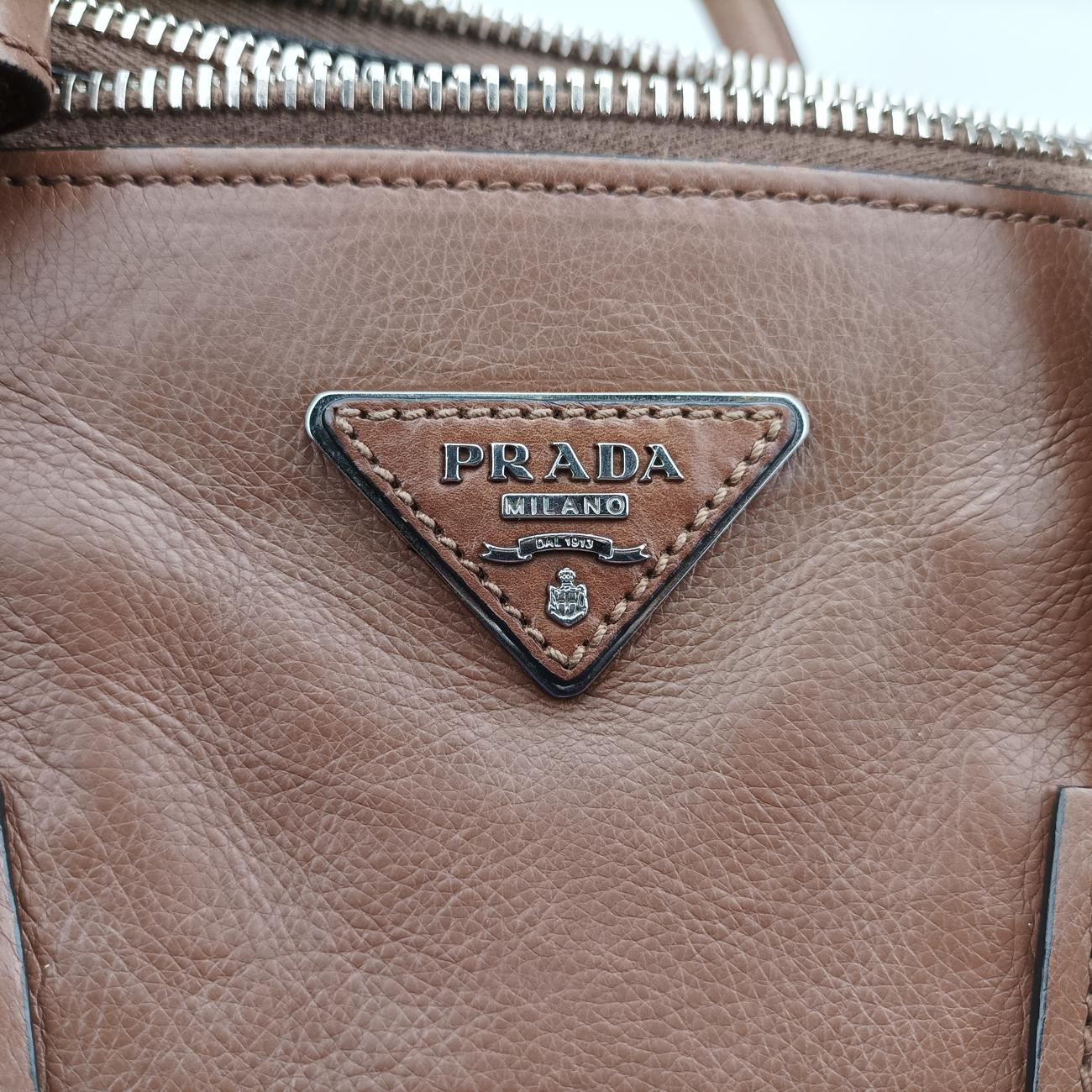 Twin Pocket Winged Tote Brown leather BN2619 7 Bツイン ポケット ウィング トート ブラウン レザー BN2619 7 B