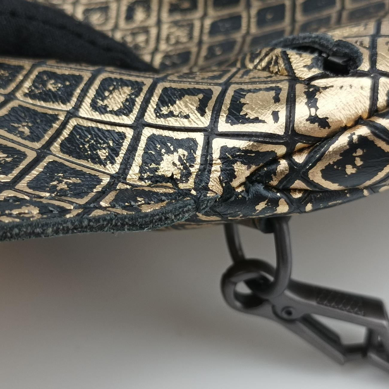 Intrecciomirage Butterfly Charm Black×golden Leather B00957186Bイントレッチミラージュ バタフライ チャーム ブラック×ゴールド レザー B00957186B