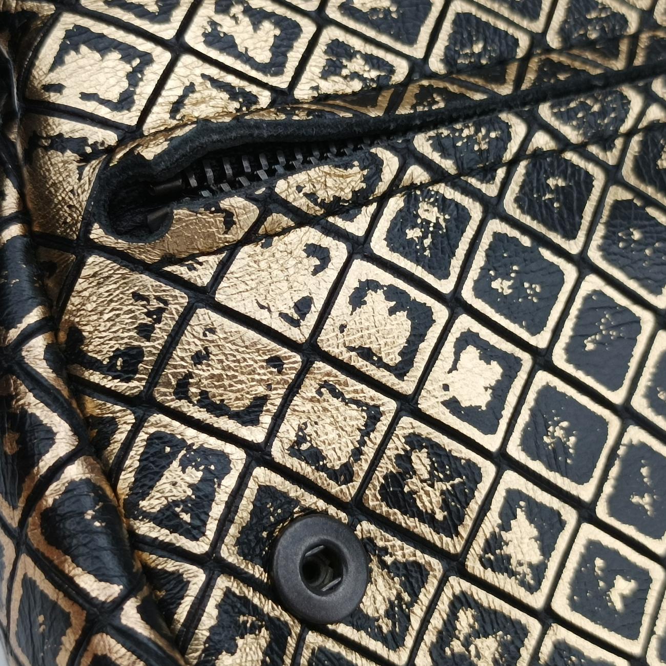 Intrecciomirage Butterfly Charm Black×golden Leather B00957186Bイントレッチミラージュ バタフライ チャーム ブラック×ゴールド レザー B00957186B