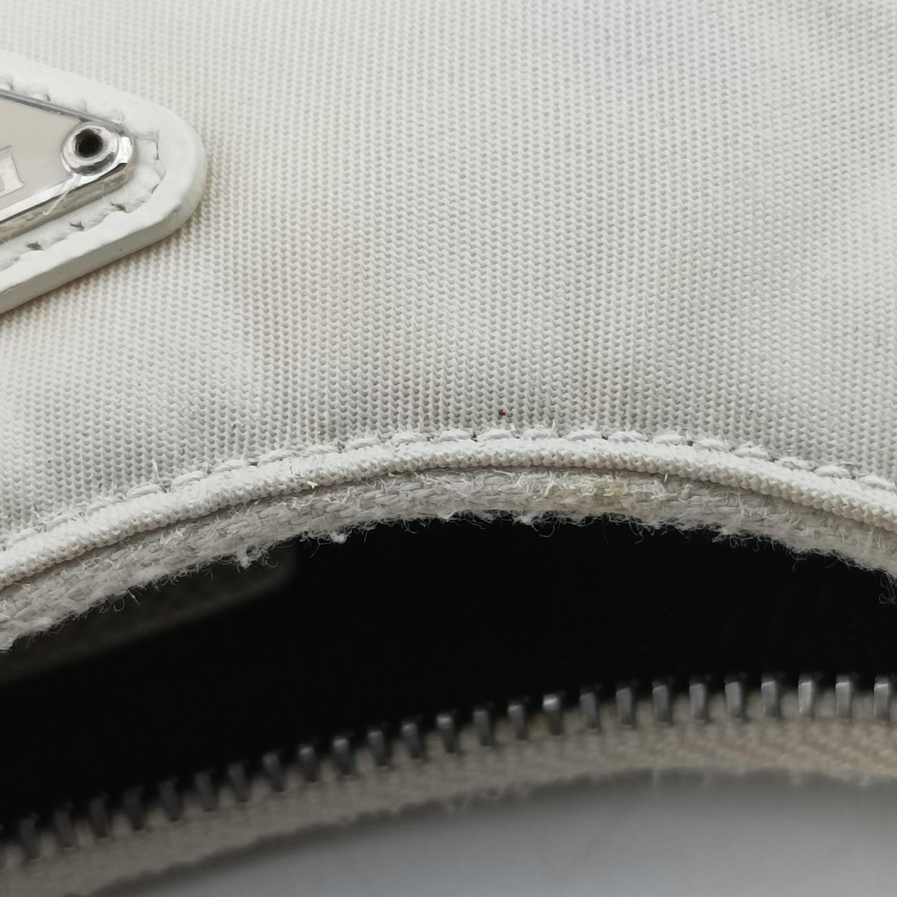 Re-Edition Nylon Mini white nylon 1TT122 42リエディションナイロンミニ ホワイト ナイロン 1TT122 42