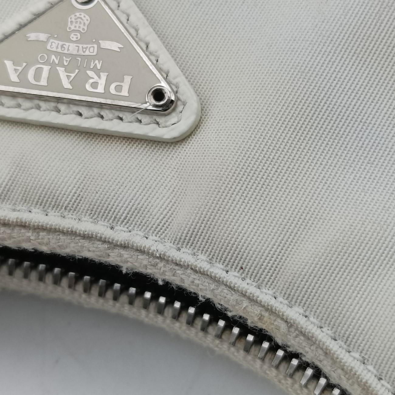 Re-Edition Nylon Mini white nylon 1TT122 42リエディションナイロンミニ ホワイト ナイロン 1TT122 42