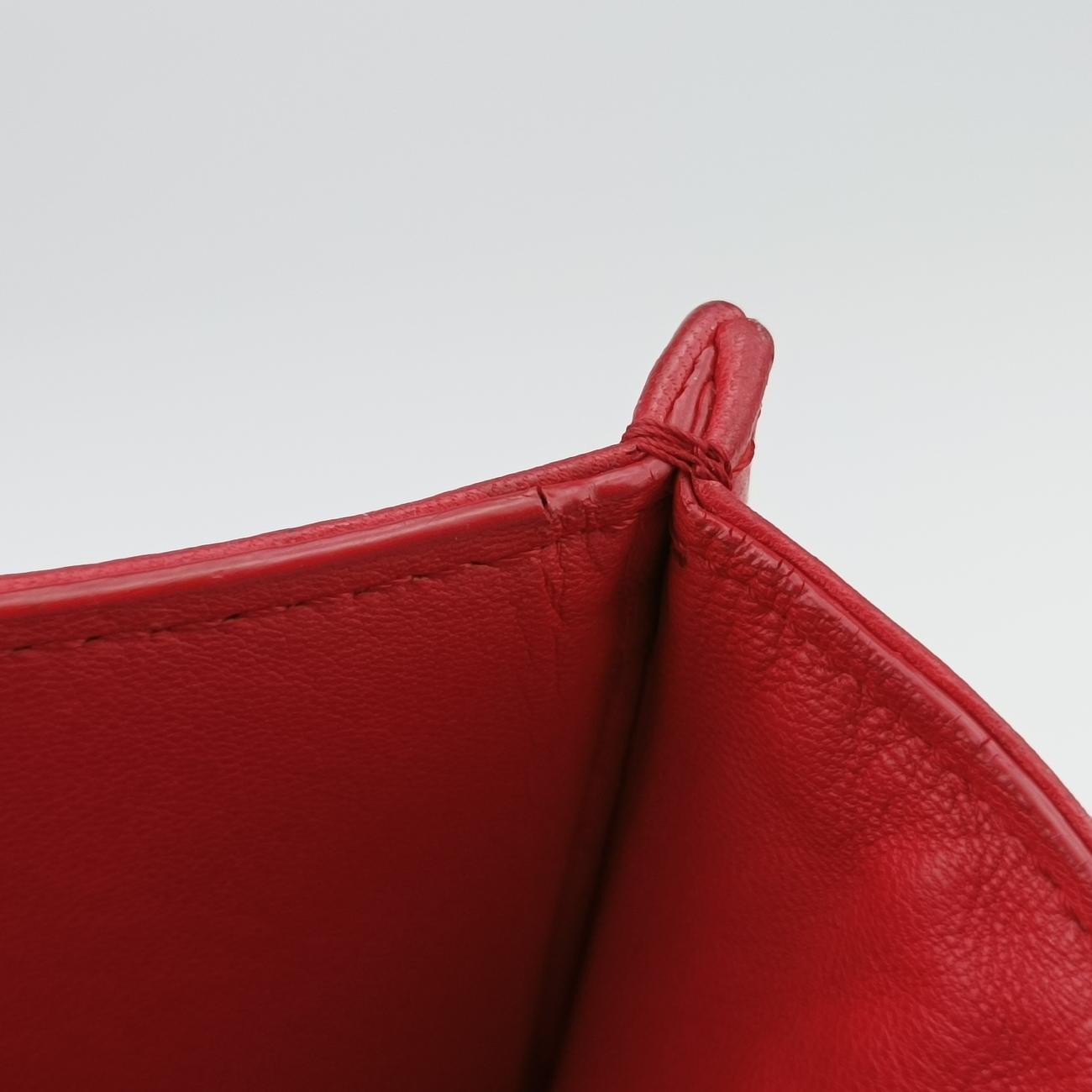 Quilted Papier A4 Tote Red Leather 236701.6502 515859キルティングペーパーA4トートバッグ レッド レザー 236701.6502 515859