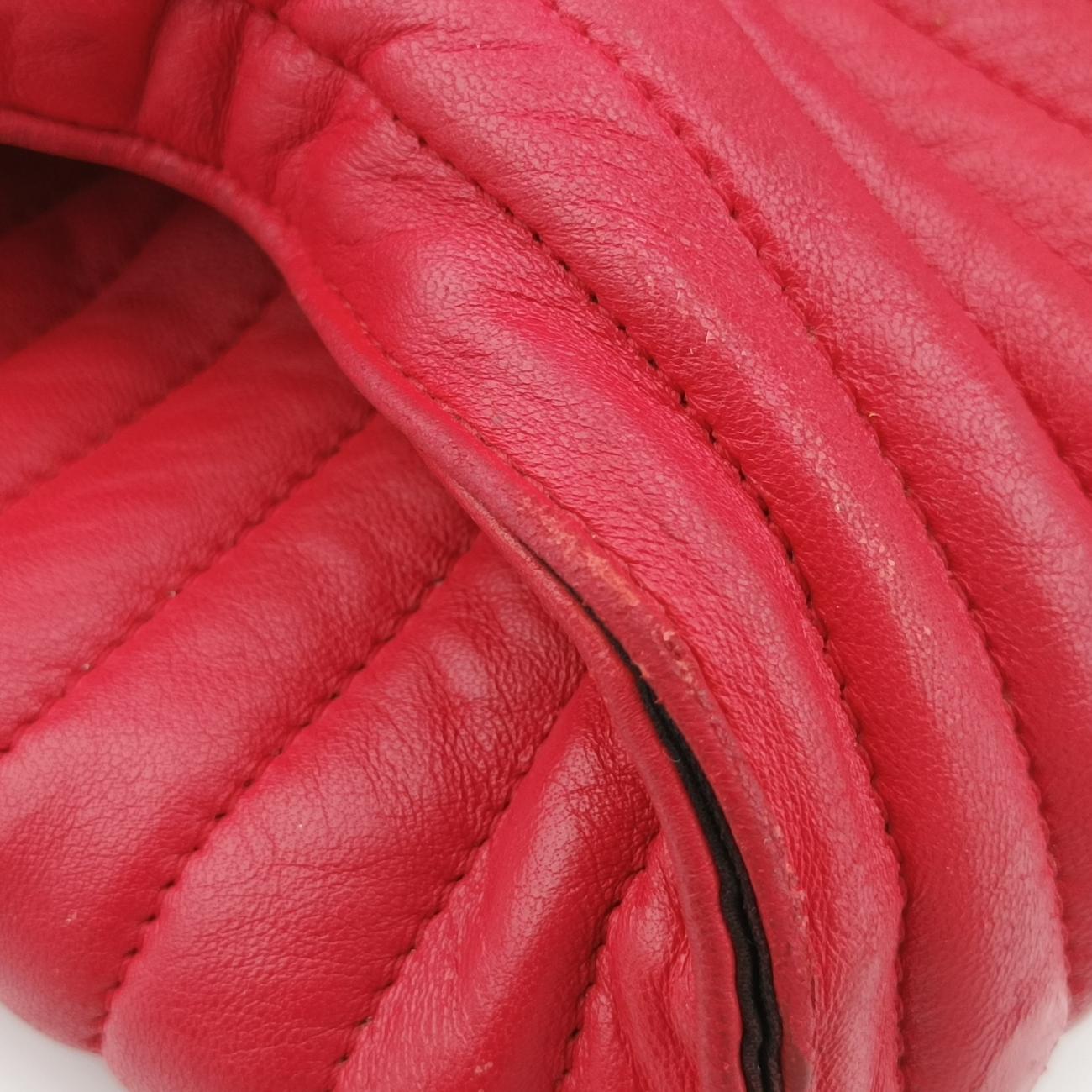 Quilted Papier A4 Tote Red Leather 236701.6502 515859キルティングペーパーA4トートバッグ レッド レザー 236701.6502 515859