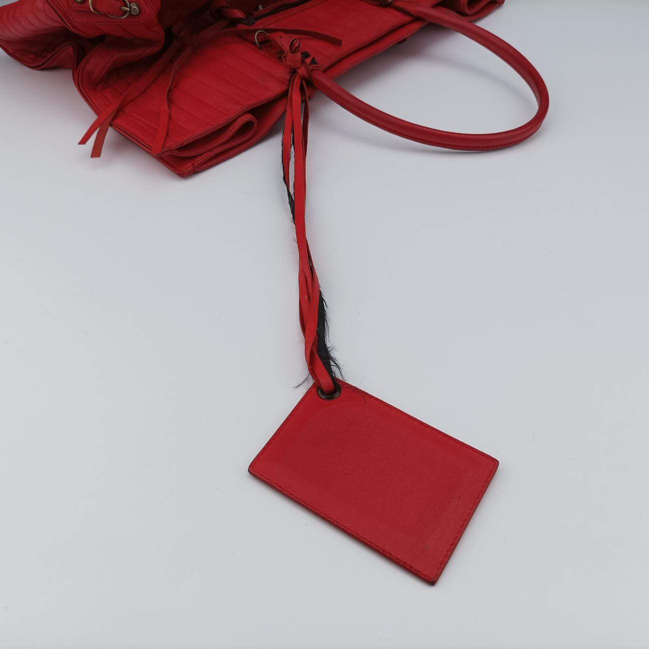 Quilted Papier A4 Tote Red Leather 236701.6502 515859キルティングペーパーA4トートバッグ レッド レザー 236701.6502 515859