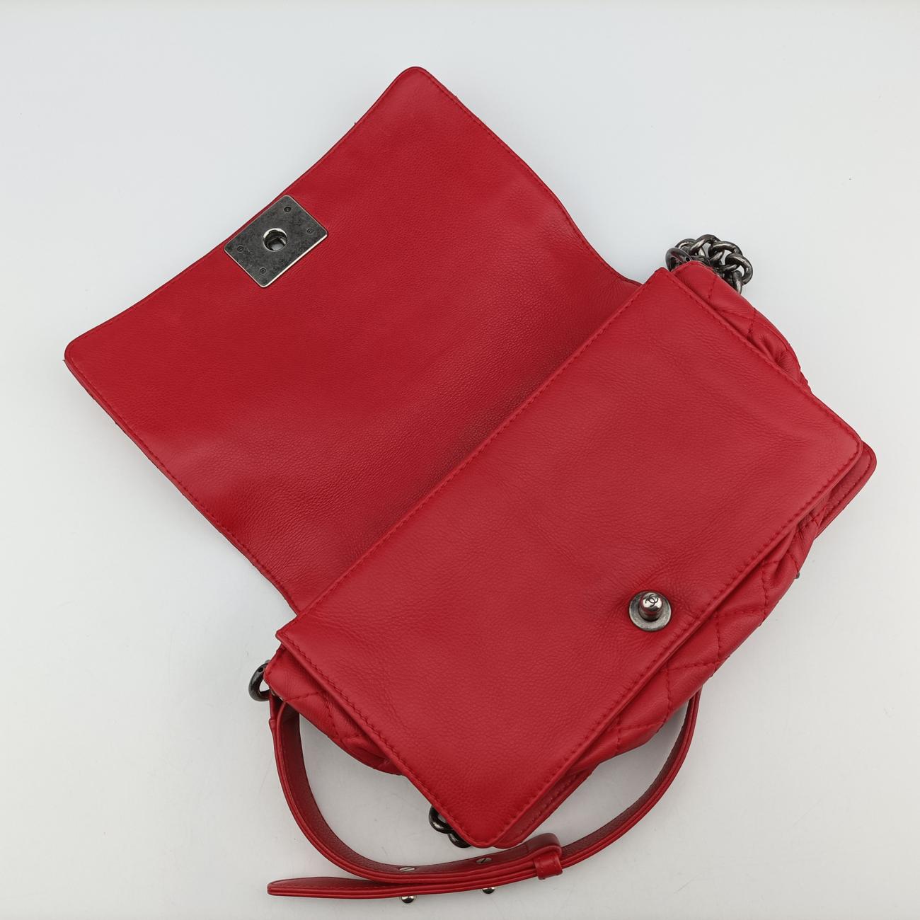 BOY CHANEL Red lambskin A67946 18786518ボーイシャネル レッド ラムスキン A67946 18786518