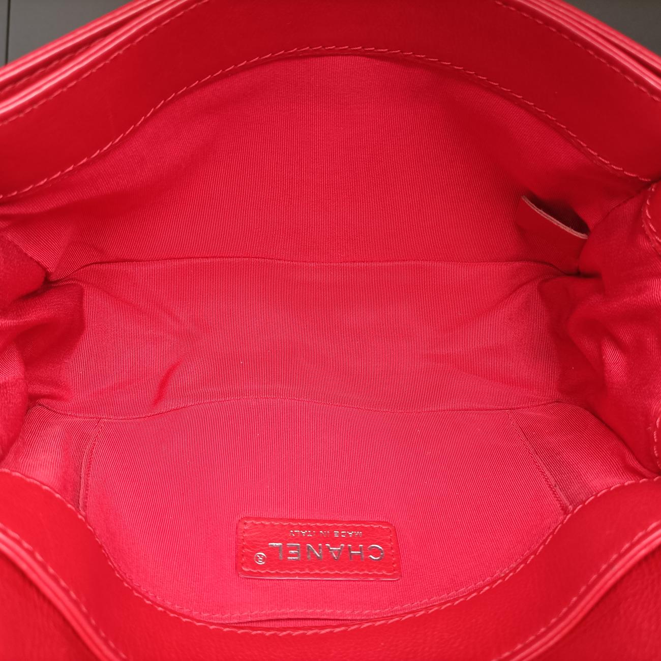 BOY CHANEL Red lambskin A67946 18786518ボーイシャネル レッド ラムスキン A67946 18786518