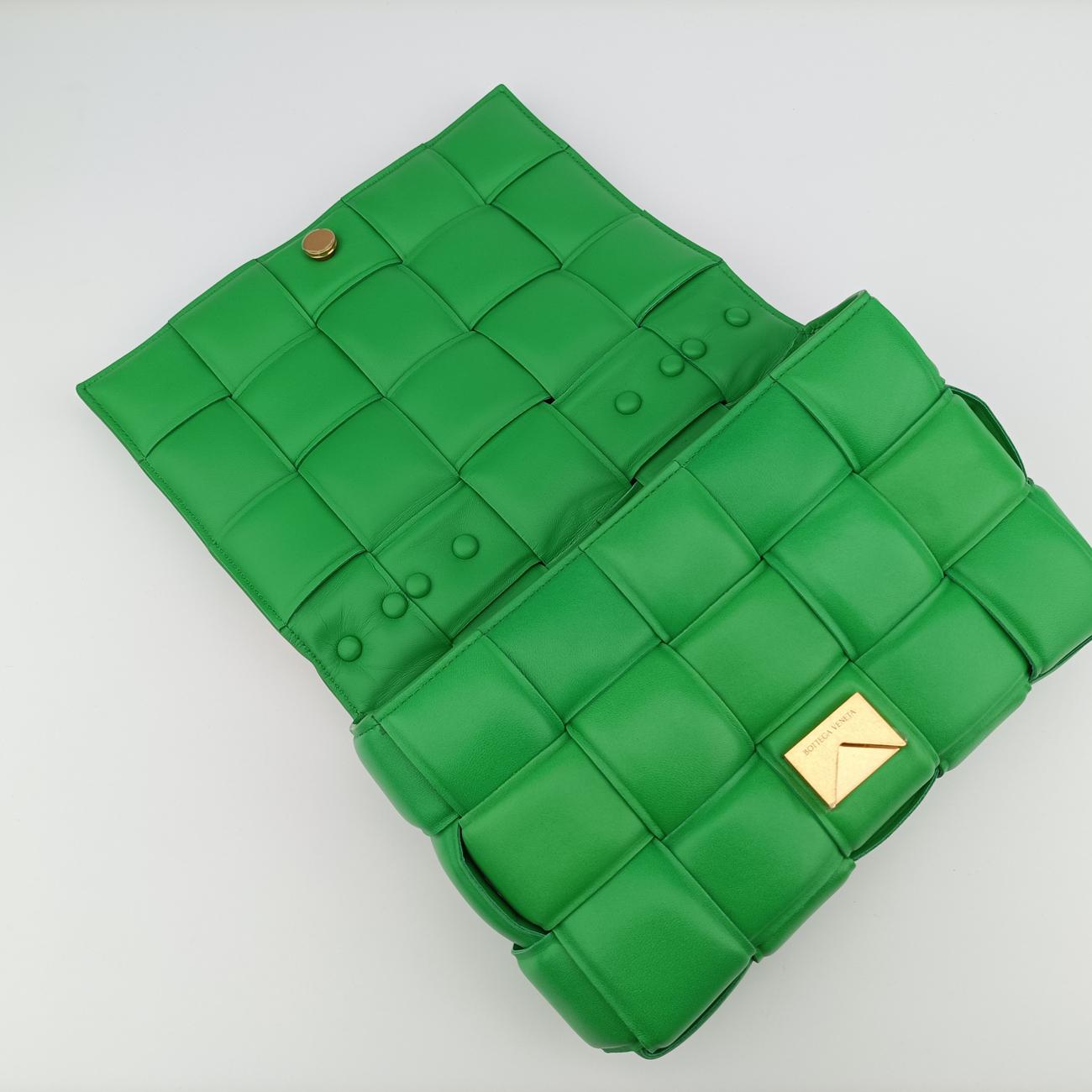 The Chain Cassette Green lambskin B09108320Pザ チェーン カセット グリーン ラムスキン B09108320P