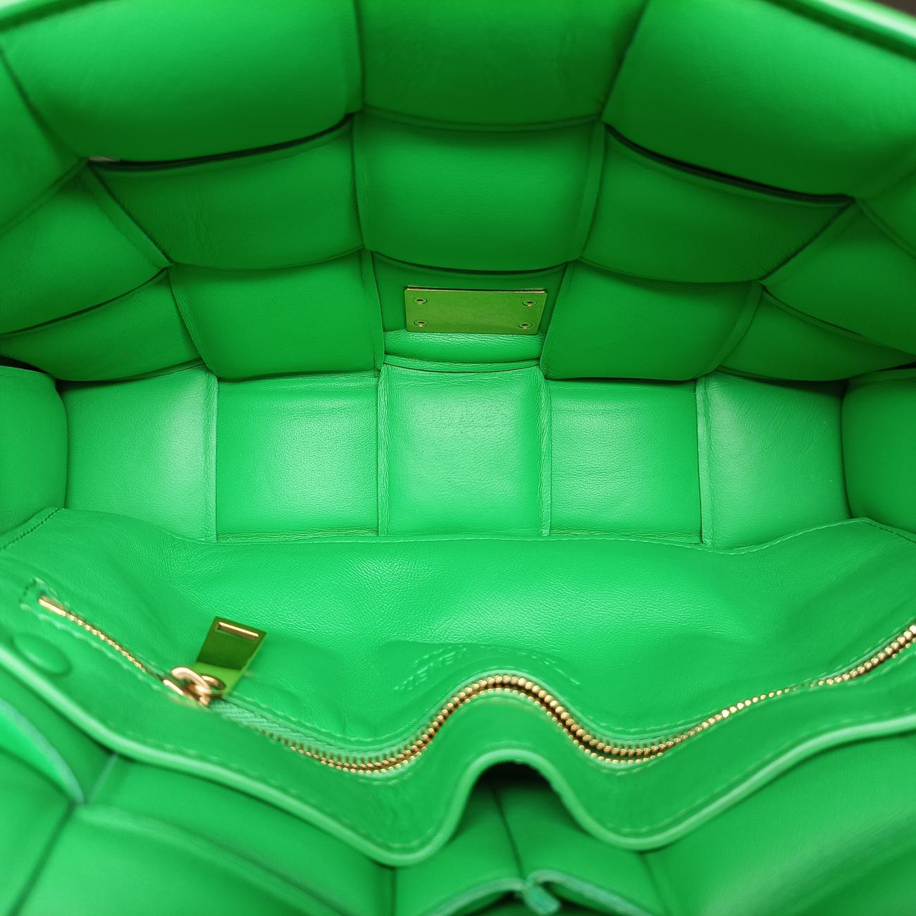 The Chain Cassette Green lambskin B09108320Pザ チェーン カセット グリーン ラムスキン B09108320P